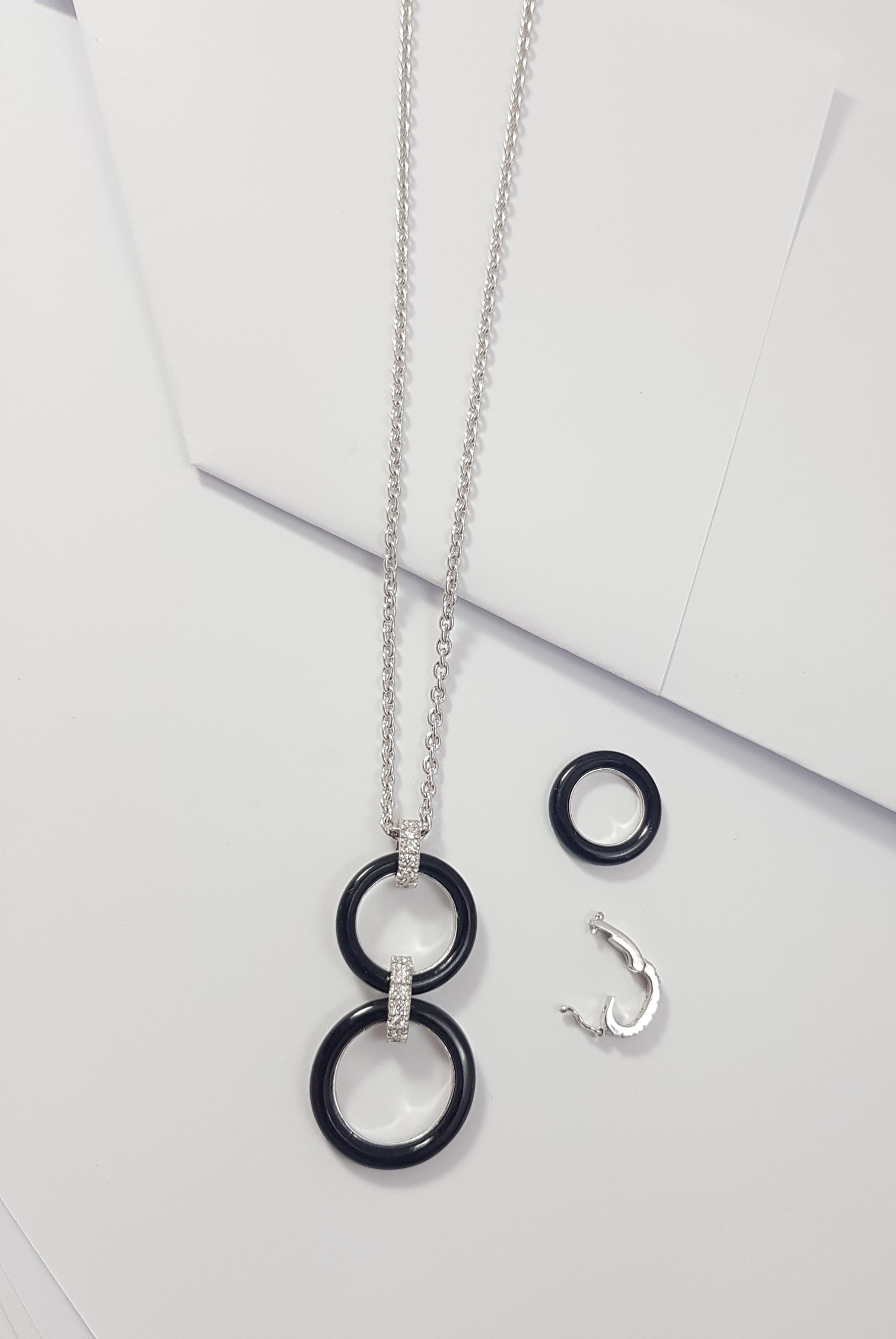 Onyx with Diamond Necklace Set in 18 Karat White Gold Settings For Sale 5