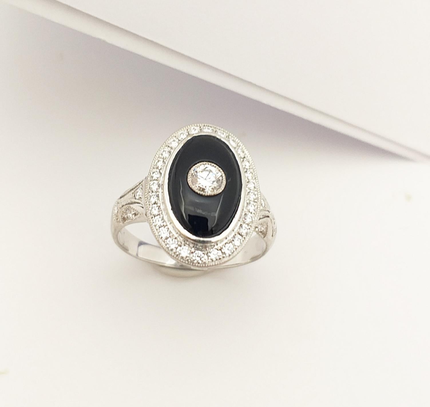 Onyx with Diamond Ring set in 18 Karat White Gold Settings  For Sale 10