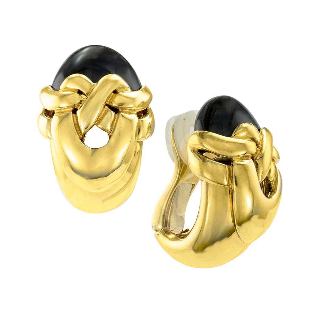 Onyx Yellow Gold Clip On Earrings In Good Condition For Sale In Los Angeles, CA