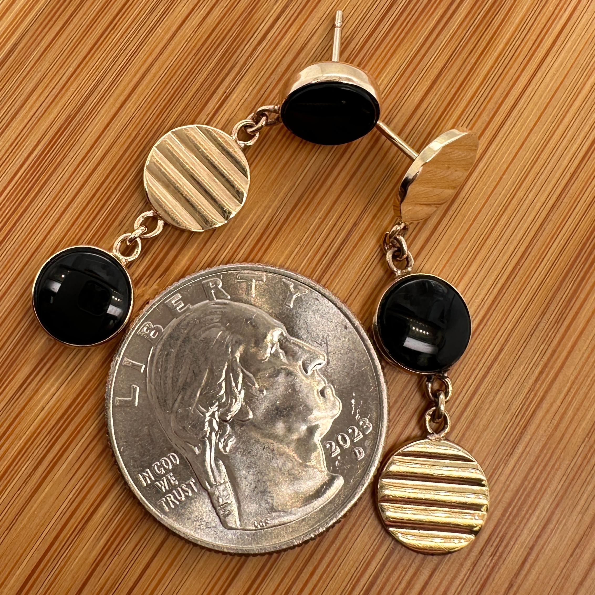 Cabochon Orecchini pendenti in onice e oro giallo convertiti da borchie per camicie degli anni '50 in vendita