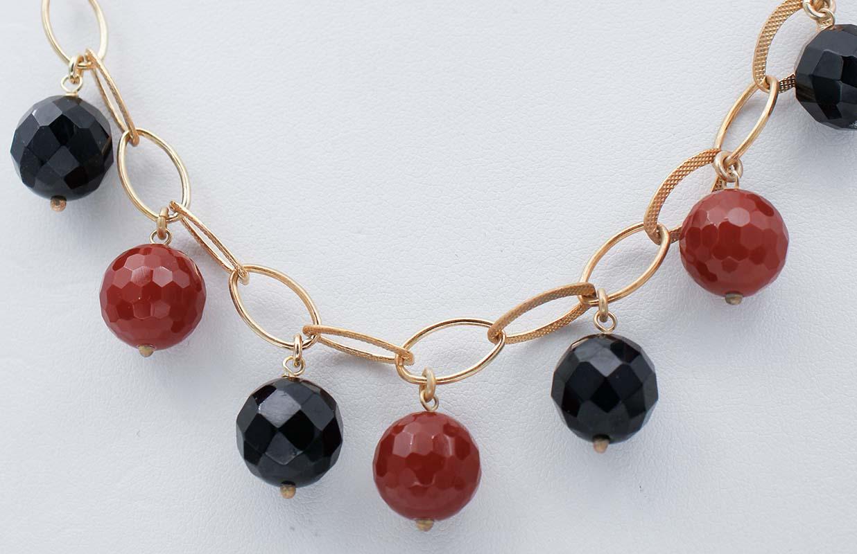 Bellissima collana retrò con struttura in argento montata con sfere di onice e corniola.
Peso totale 42.10 gr
RF  UFA

Per qualsiasi richiesta, si prega di contattare il venditore attraverso il centro messaggi.
