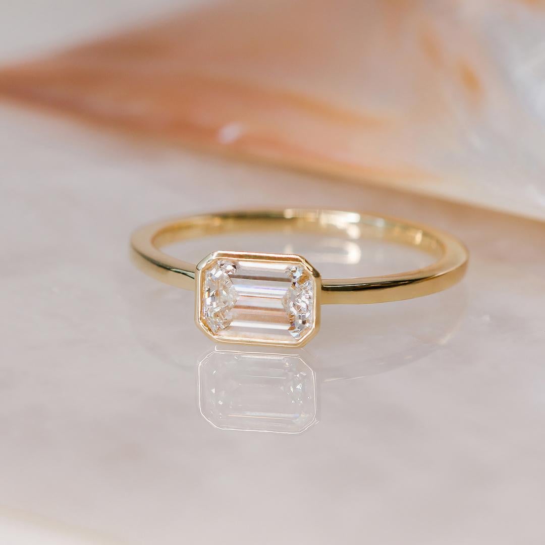 For Sale:  Ooak 0.95 Cts East-West Bezel Emerald Cut & Baguette Diamonds Hidden Halo Ring 2