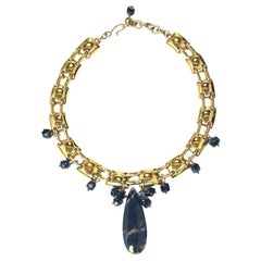 Einzigartiges, überarbeitetes Vintage-Choker im Brutalismus-Stil von Napier mit orangefarbenem Sodalith-Anhänger und Anhängerchen