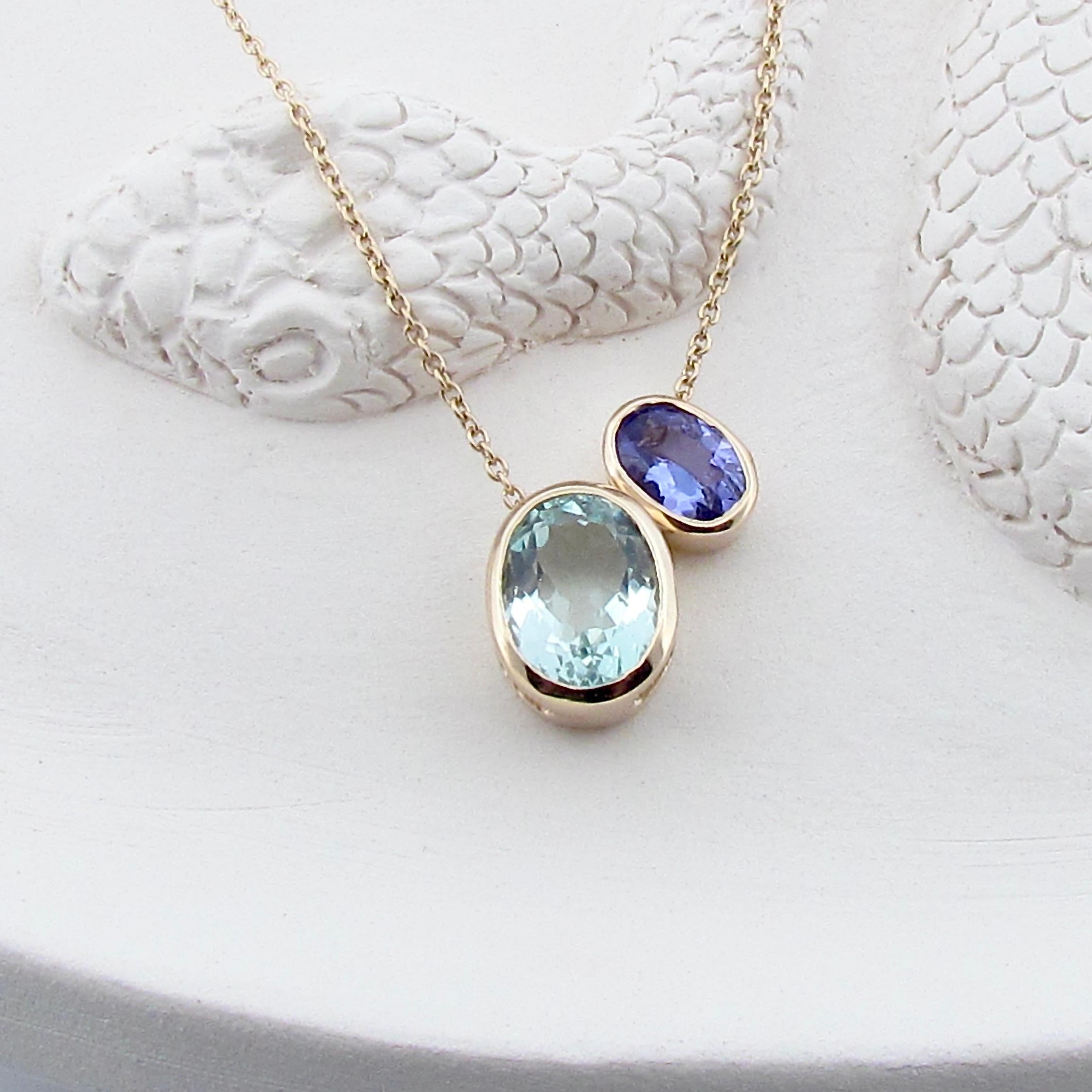 OOAK Yellow Gold Oval 2.05ct Aquamarine Necklace In New Condition For Sale In SUFFOLK PARK, AU