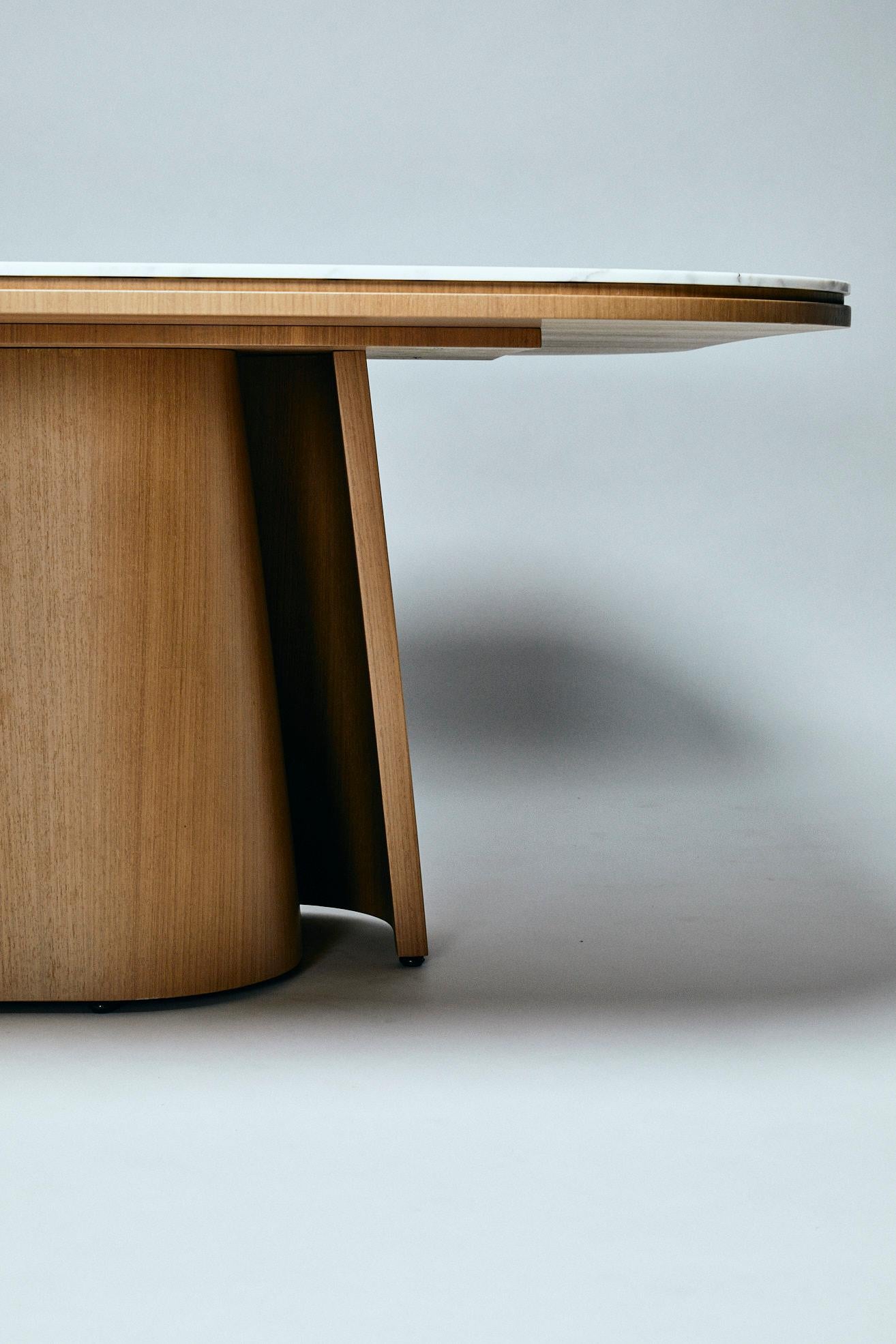 Esstisch, OOMA, von Reda Amalou Design, 2020, Carrara-Marmor, 140 cm (Türkisch) im Angebot
