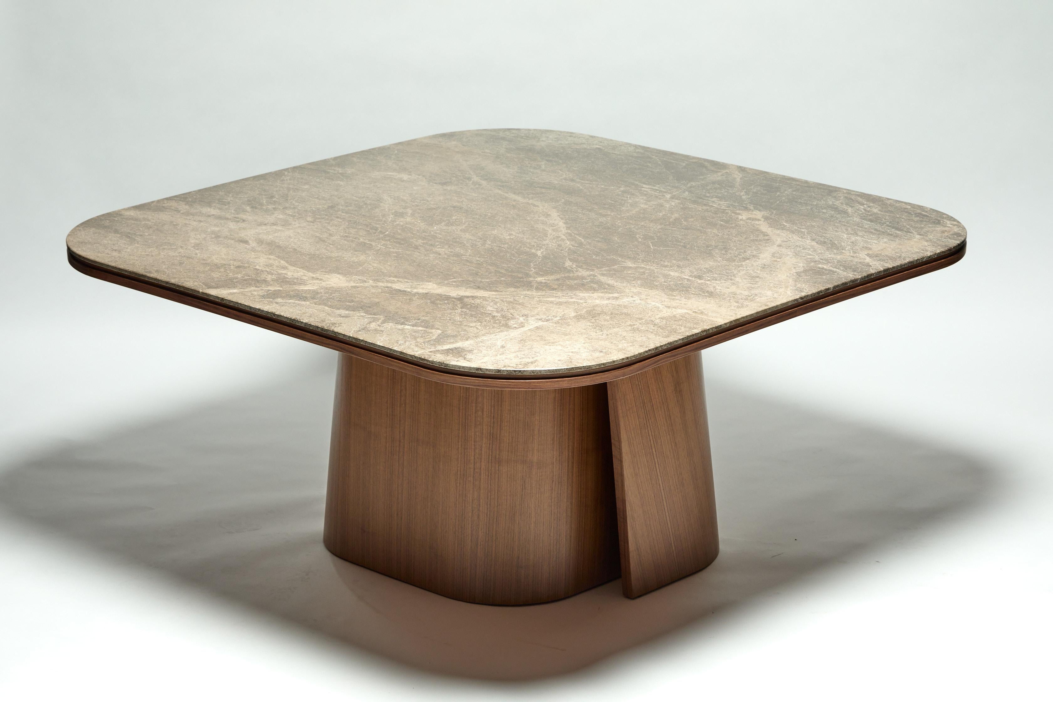 The OOMA table reflects Reda Amalou’s search for a perfect balance between a pure line and the attention to detail. The proportions of the very thin elegant marble top, with its subtle edge detail, contrast with the strong curved walnut legs, giving