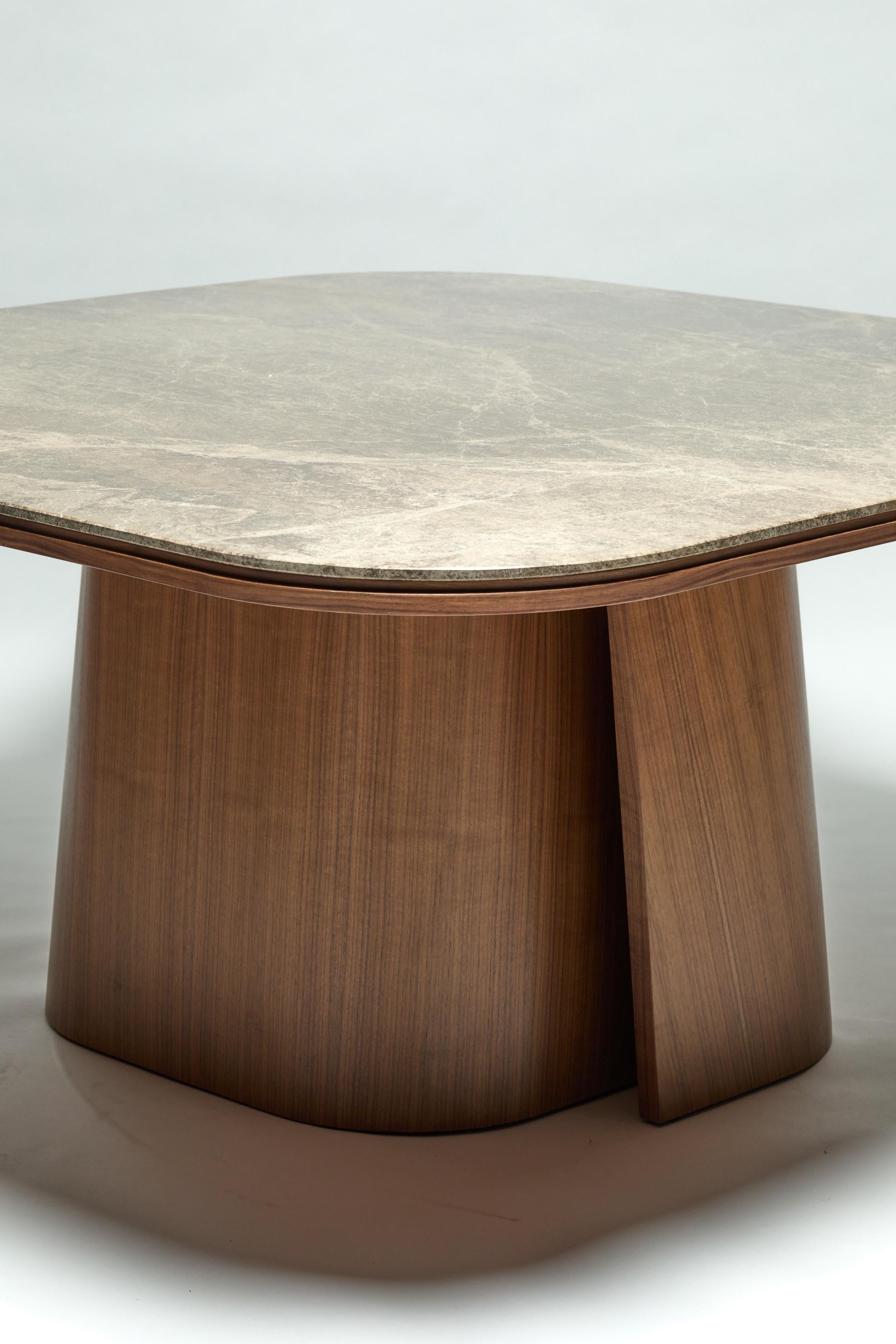 Esstisch, OOMA, von Reda Amalou Design, 2020, Emperador Marmor, 140 cm (Moderne) im Angebot