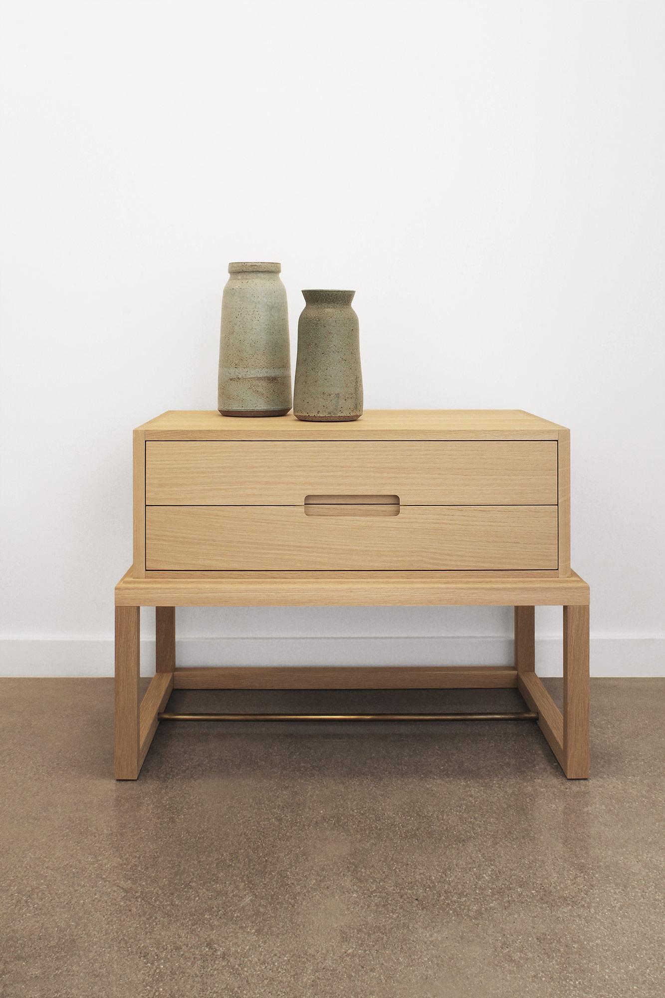 Contemporary Oona Bedside Tables in Oak with Antique Brass Fittings, Set of 2 For Sale