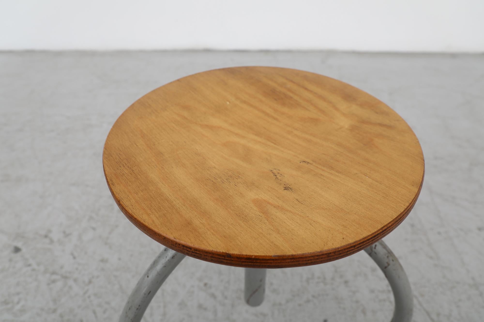 Oosterwolde Industrial Tripod Task Stool by Cor Alons, 1950's For Sale 7