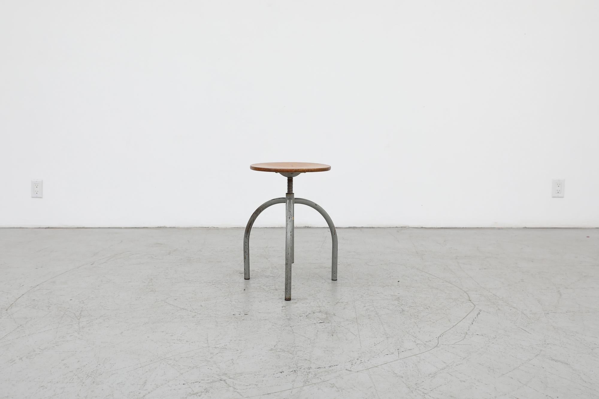 Oosterwolde Industrial Tripod Task Stool by Cor Alons, 1950's In Good Condition For Sale In Los Angeles, CA