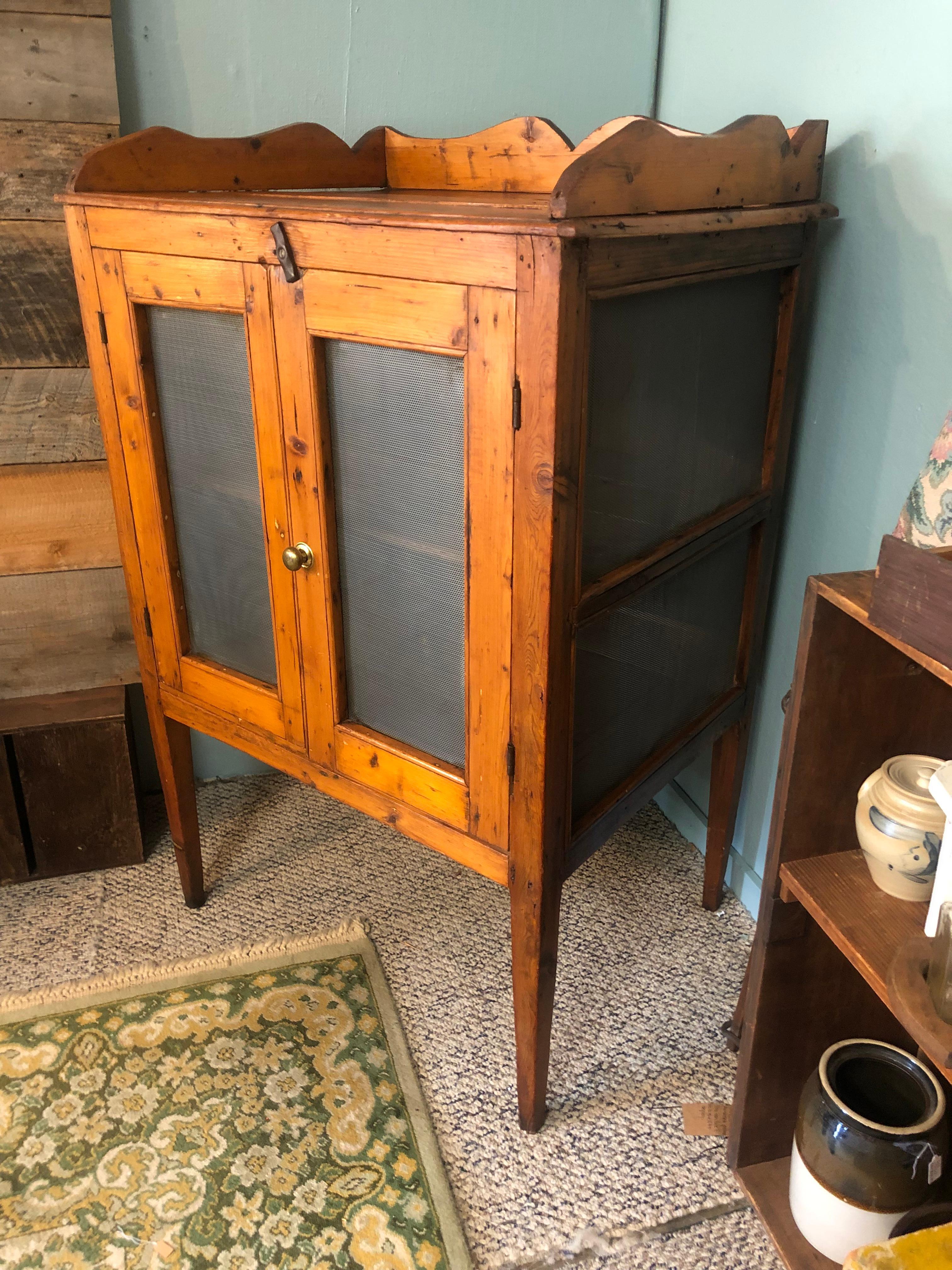 Oozing with Character 19th Century American Pie Safe Cabinet In Good Condition In Hopewell, NJ