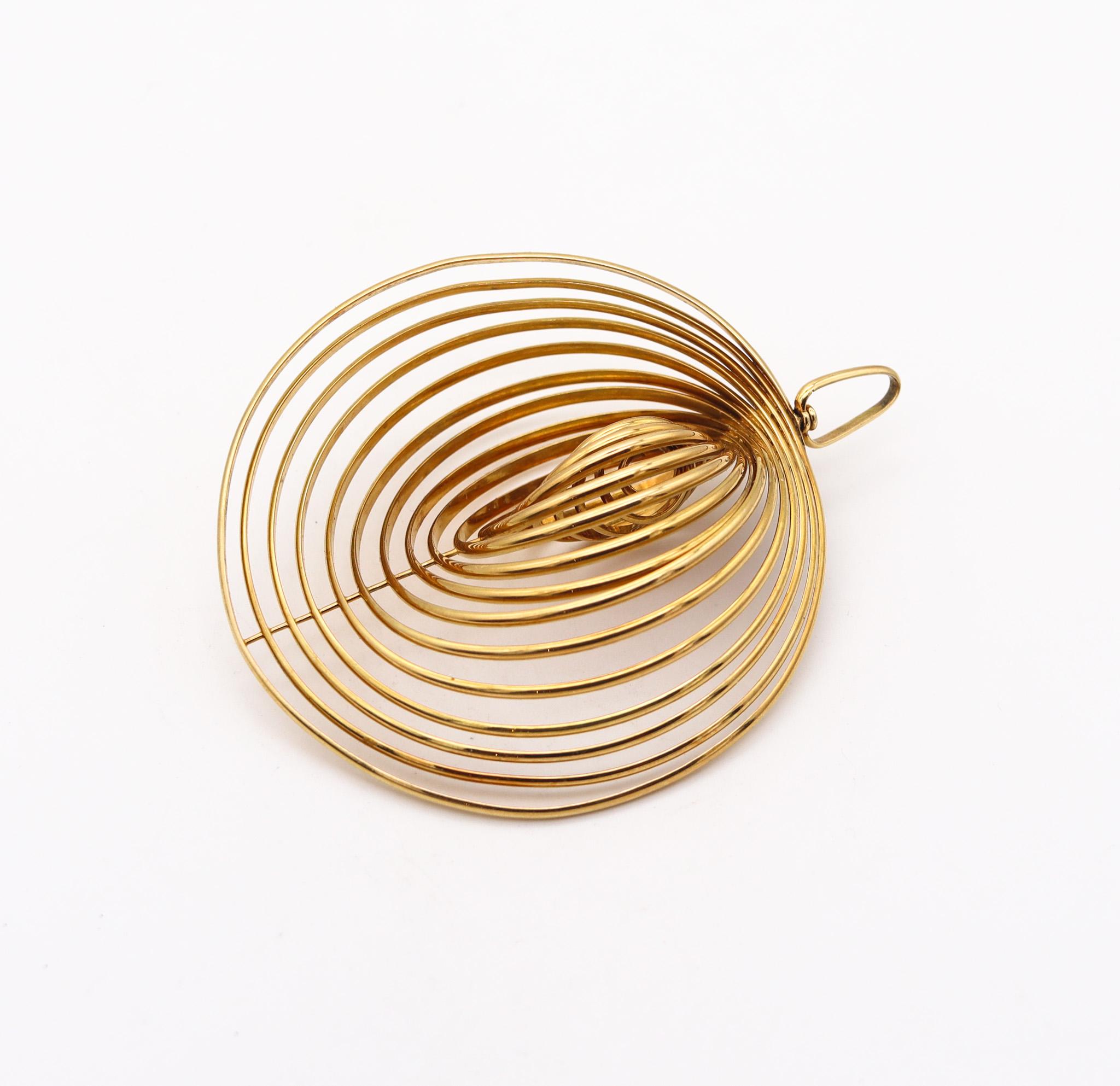 Op-Art 1970 Modernist Pendant With Concentric Circles In Solid 18Kt Yellow Gold In Excellent Condition For Sale In Miami, FL