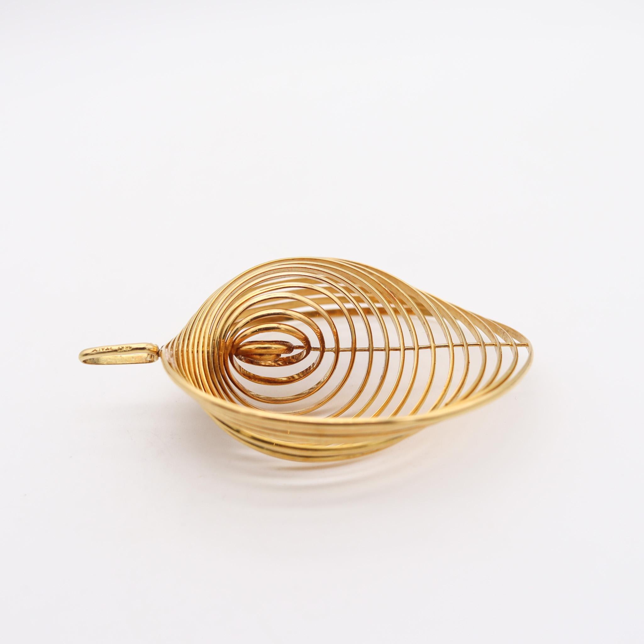 Op-Art 1970 Modernist Pendant With Concentric Circles In Solid 18Kt Yellow Gold For Sale 1