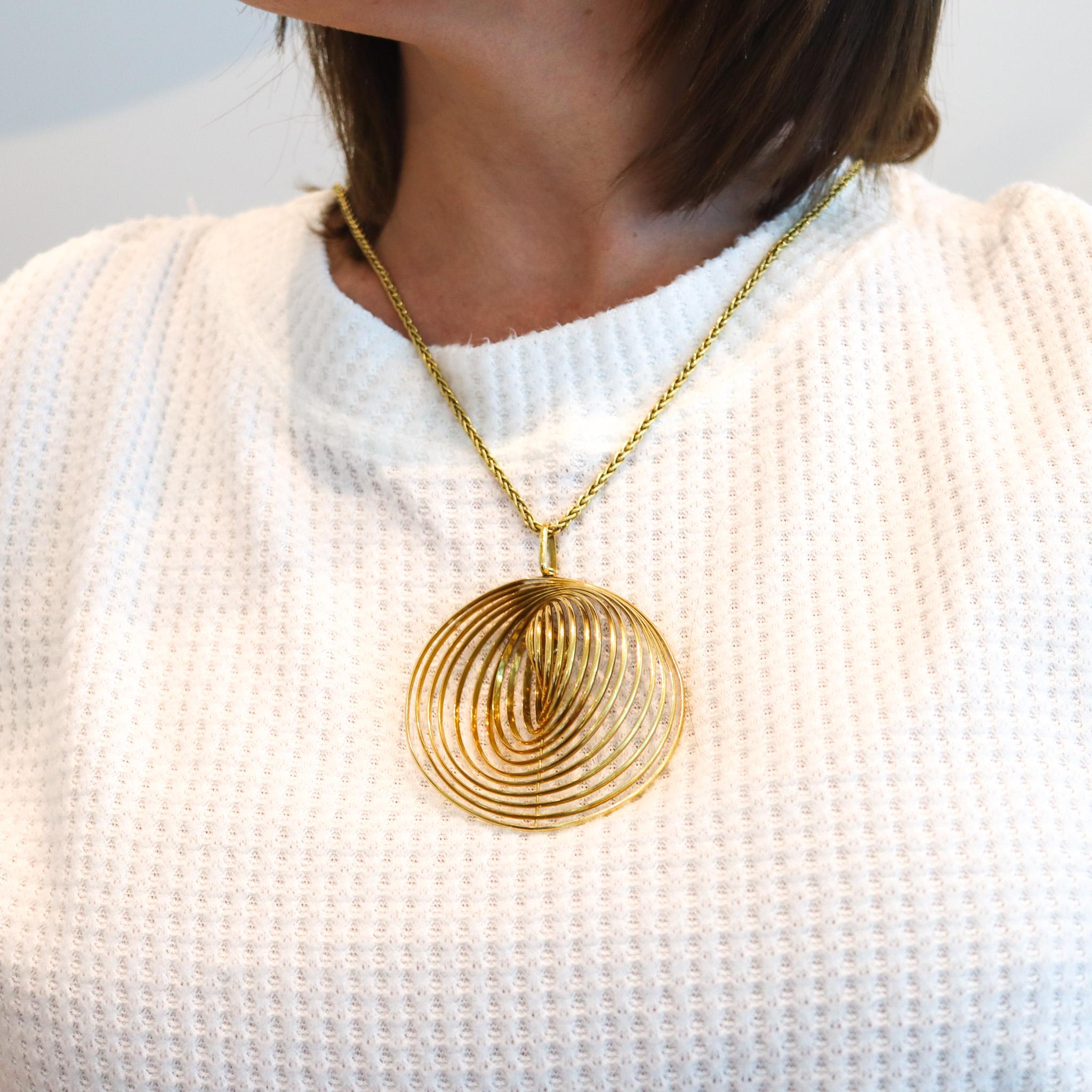Op-Art 1970 Modernist Pendant With Concentric Circles In Solid 18Kt Yellow Gold For Sale 4