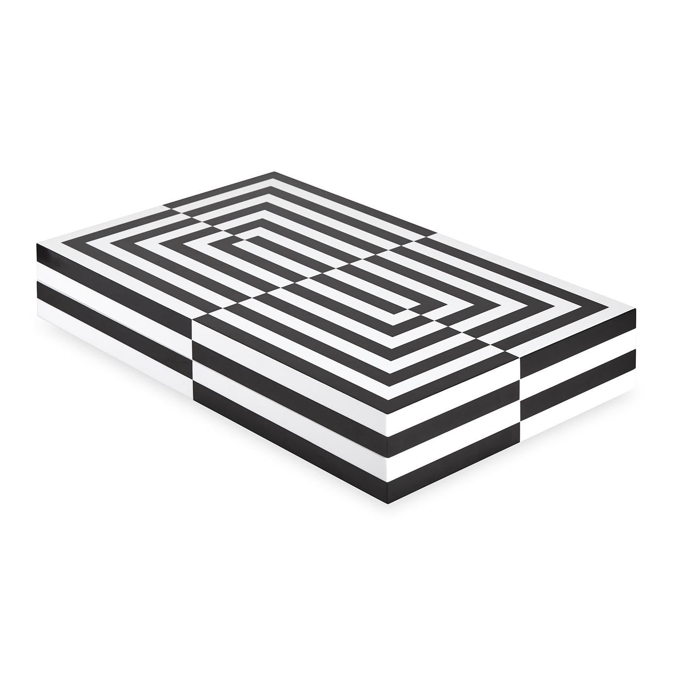 Op Art Backgammon Set in Black and White Lacquer In New Condition In New York, NY