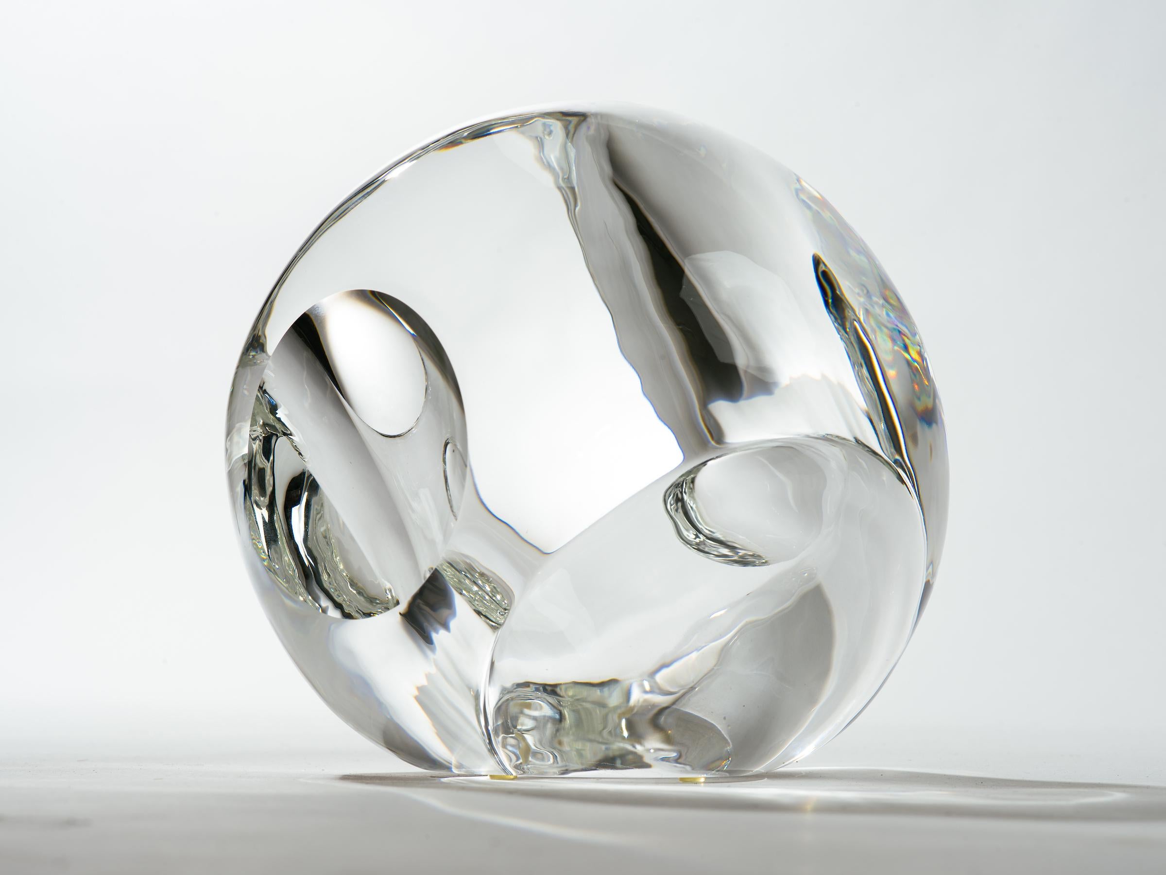 Op Art Engraved Convex Glass Sphere Sculpture Vase (Graviert)