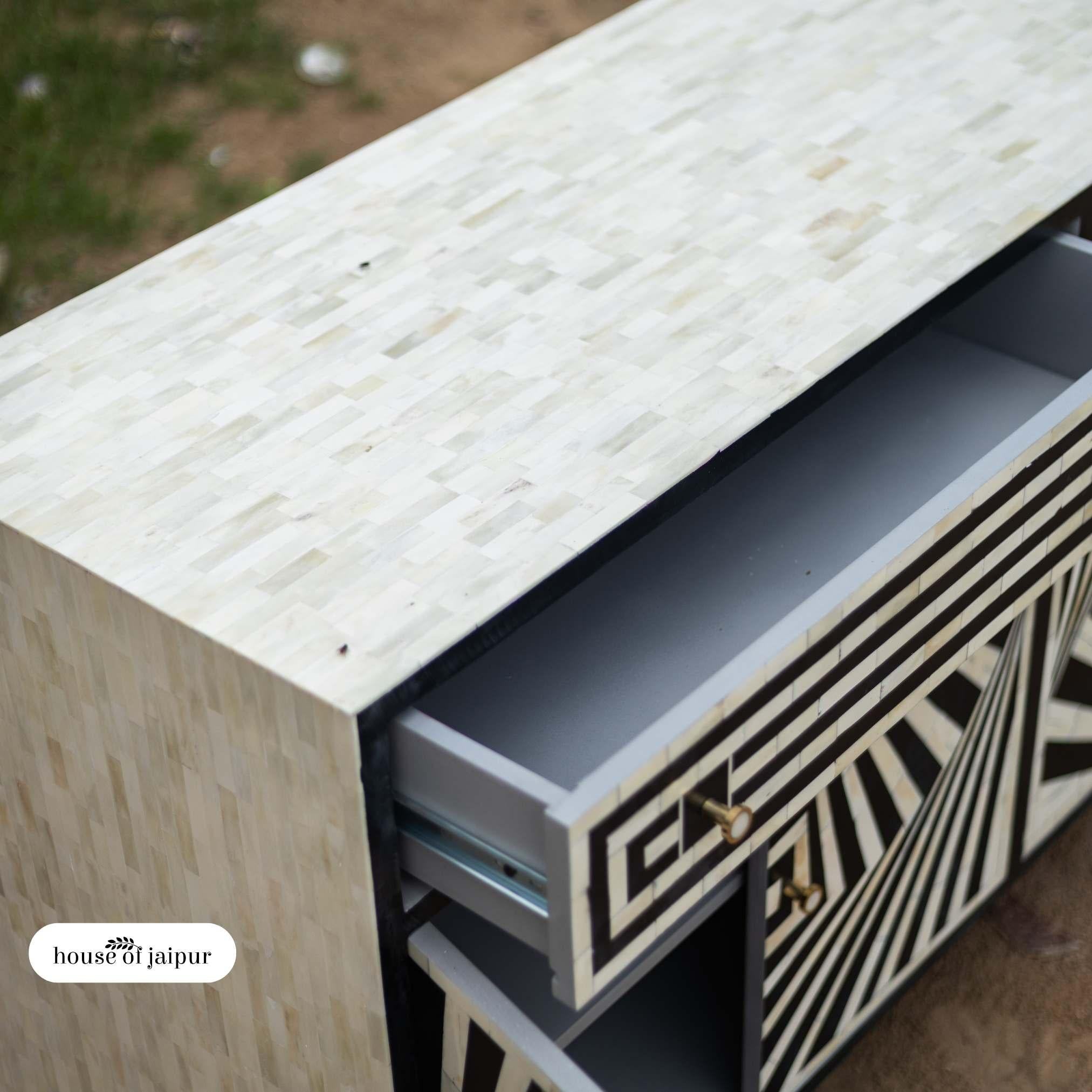 Credenza buffet Op-Art Illusion Bone Inlay by House of Jaipur in vendita 1