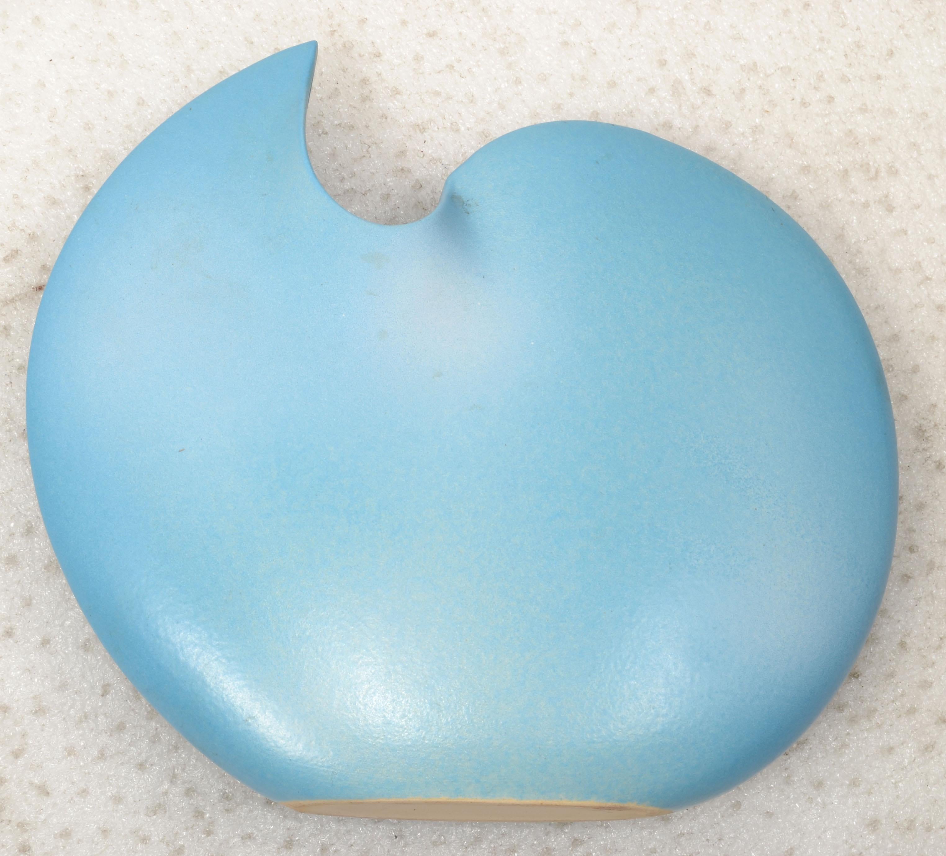 Op Art Japan Ceramic Baby Blue and White Round Flat Vase Mid-Century Modern For Sale 4