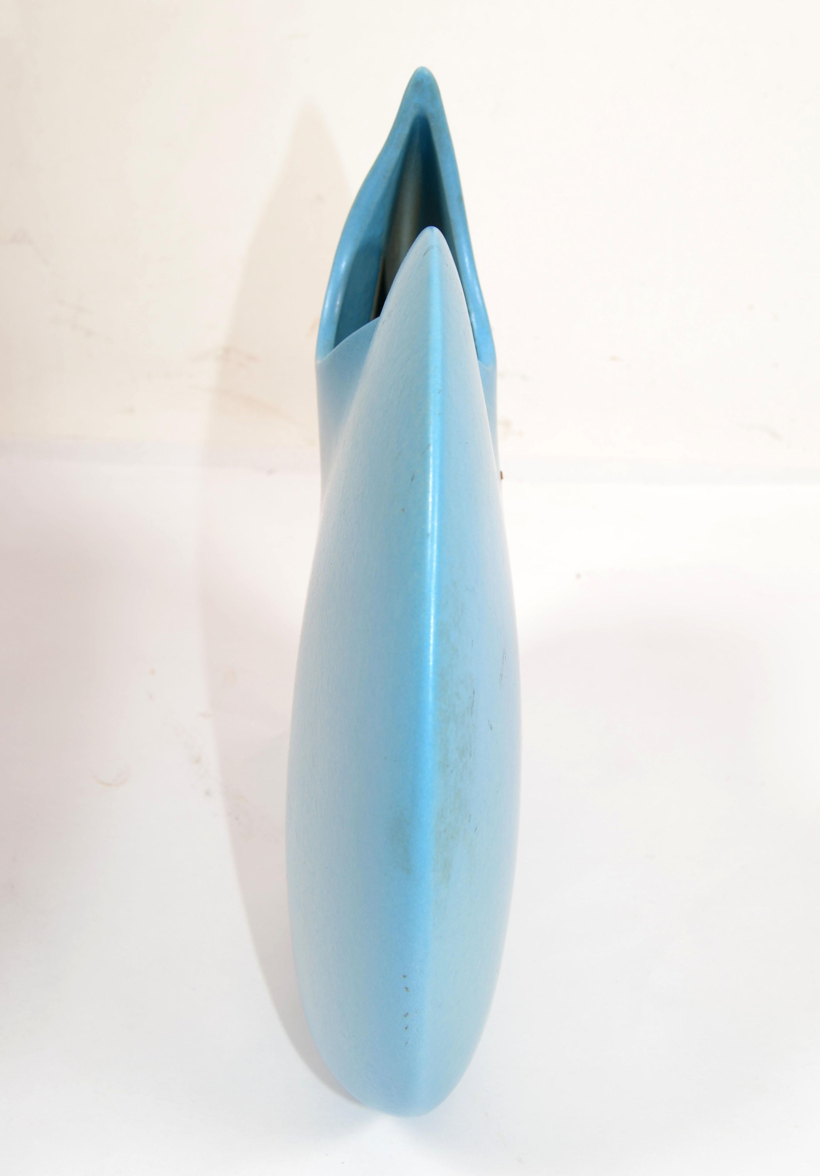 20th Century Op Art Japan Ceramic Baby Blue and White Round Flat Vase Mid-Century Modern For Sale