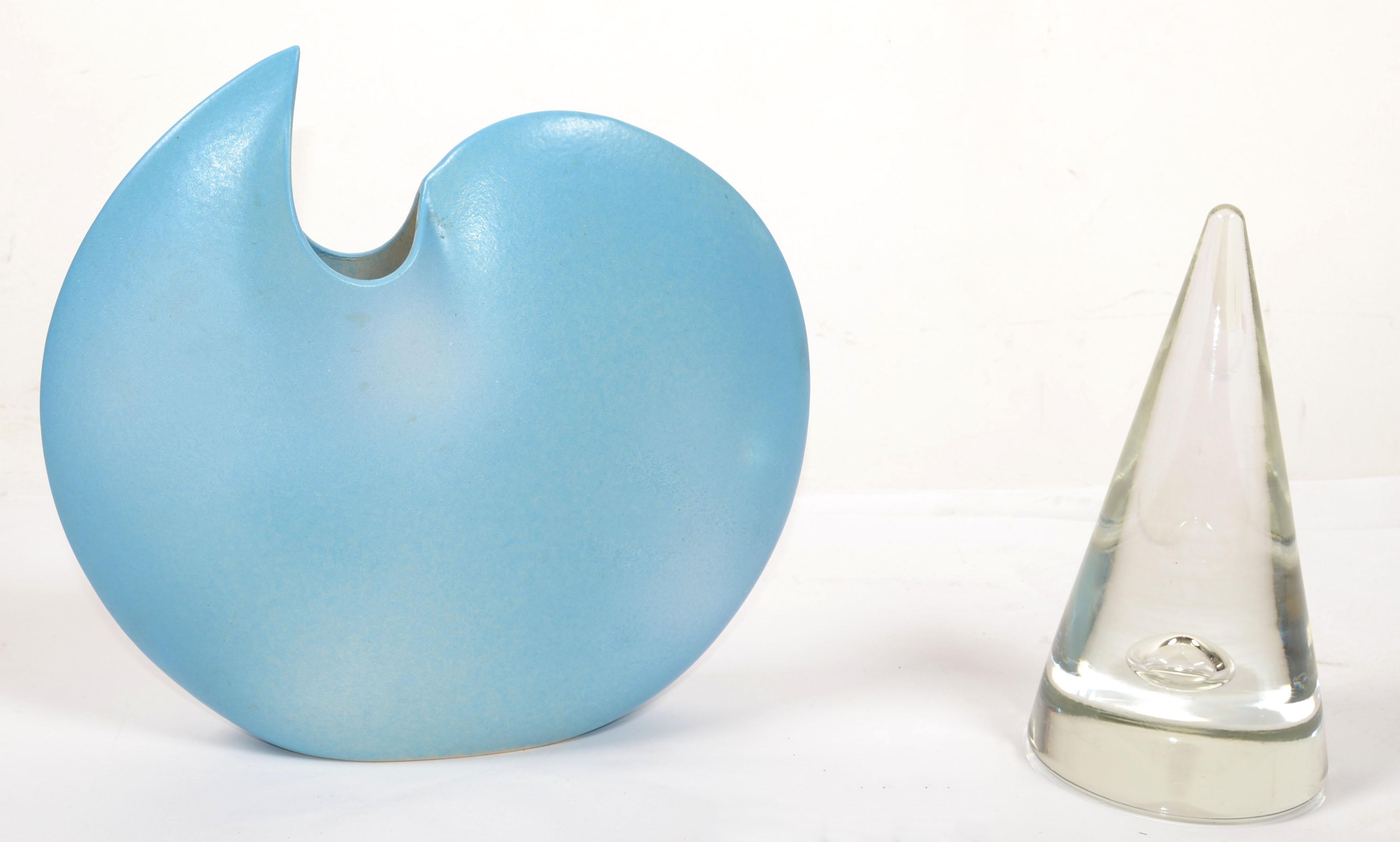 Op Art Japan Ceramic Baby Blue and White Round Flat Vase Mid-Century Modern For Sale 3