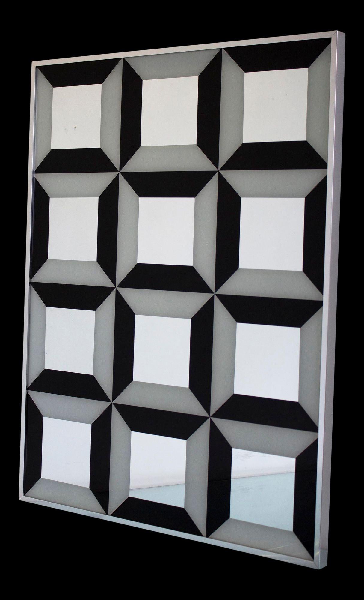 États-Unis, années 1970
Miroir Op Art par Turner Mfg, d'après Verner Panton Il s'agit d'une configuration verticale de trois carrés par quatre avec une bordure Op Art noire et blanche autour de chaque panneau central du miroir. Une pièce qui se