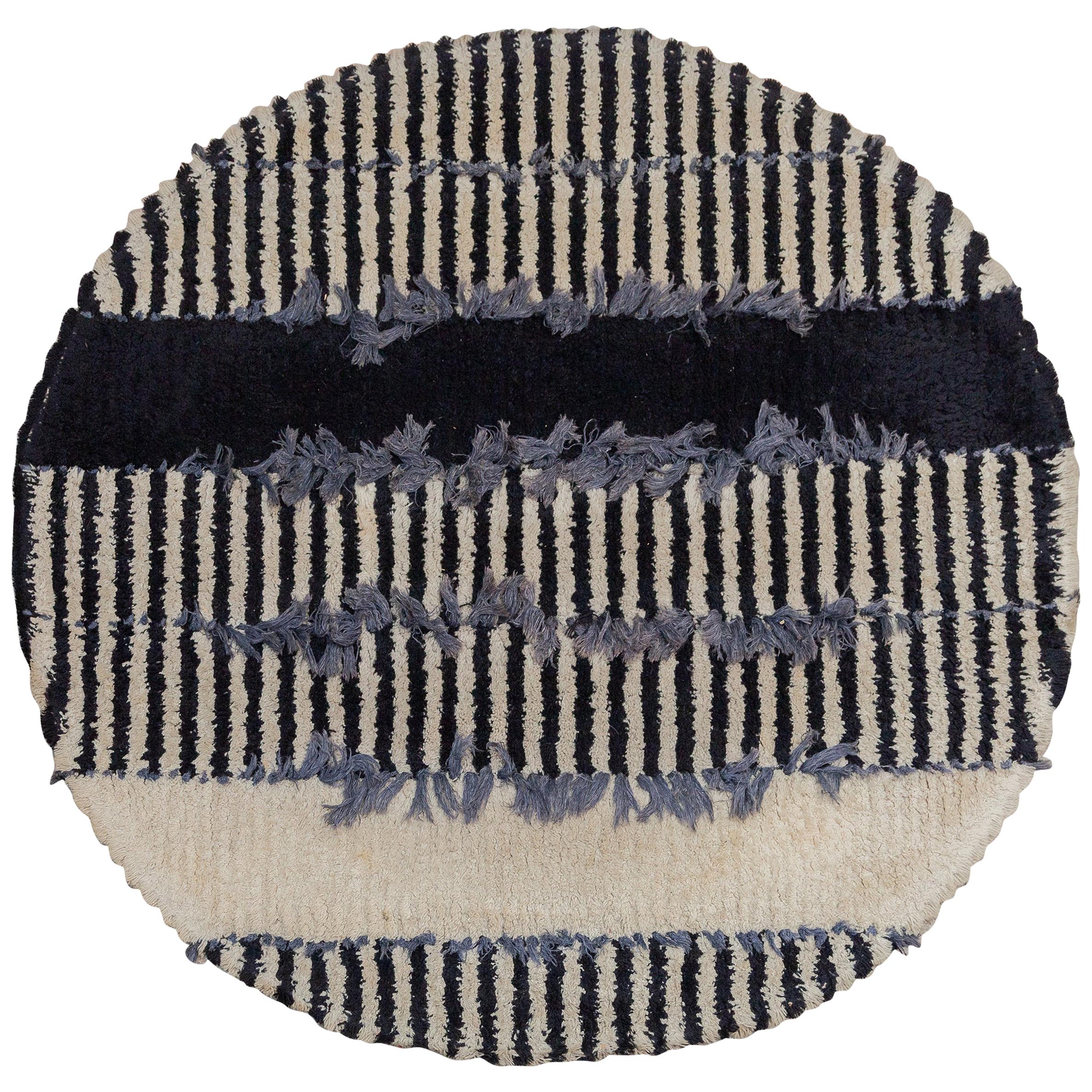 Op-Art Round Rya Black and White Rug Wall Hanging Carpet, 1960s, Suède en vente