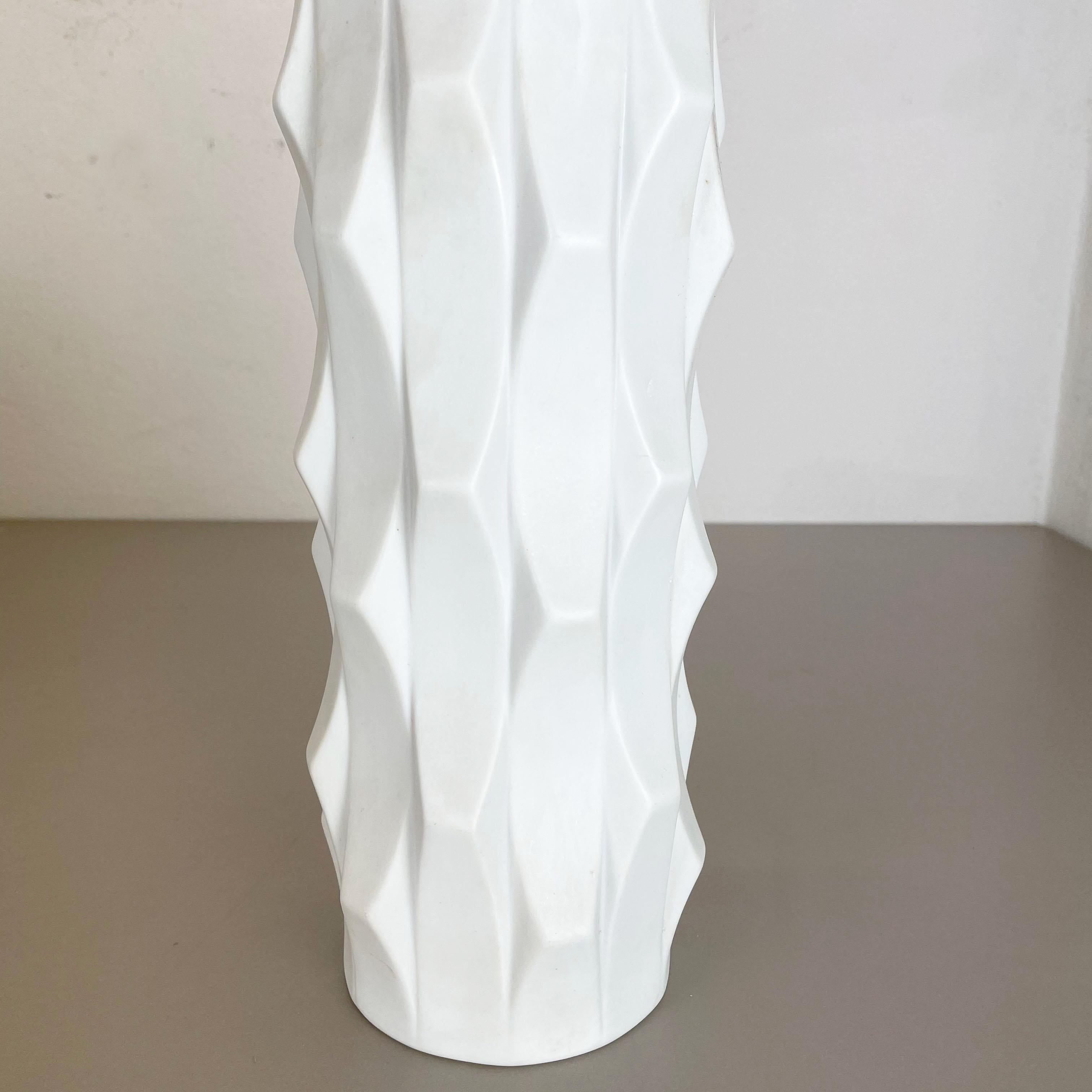 20ième siècle Vase d'art OP en porcelaine Vase Heinrich Fuchs pour Hutschenreuther, Allemagne, 1970 en vente