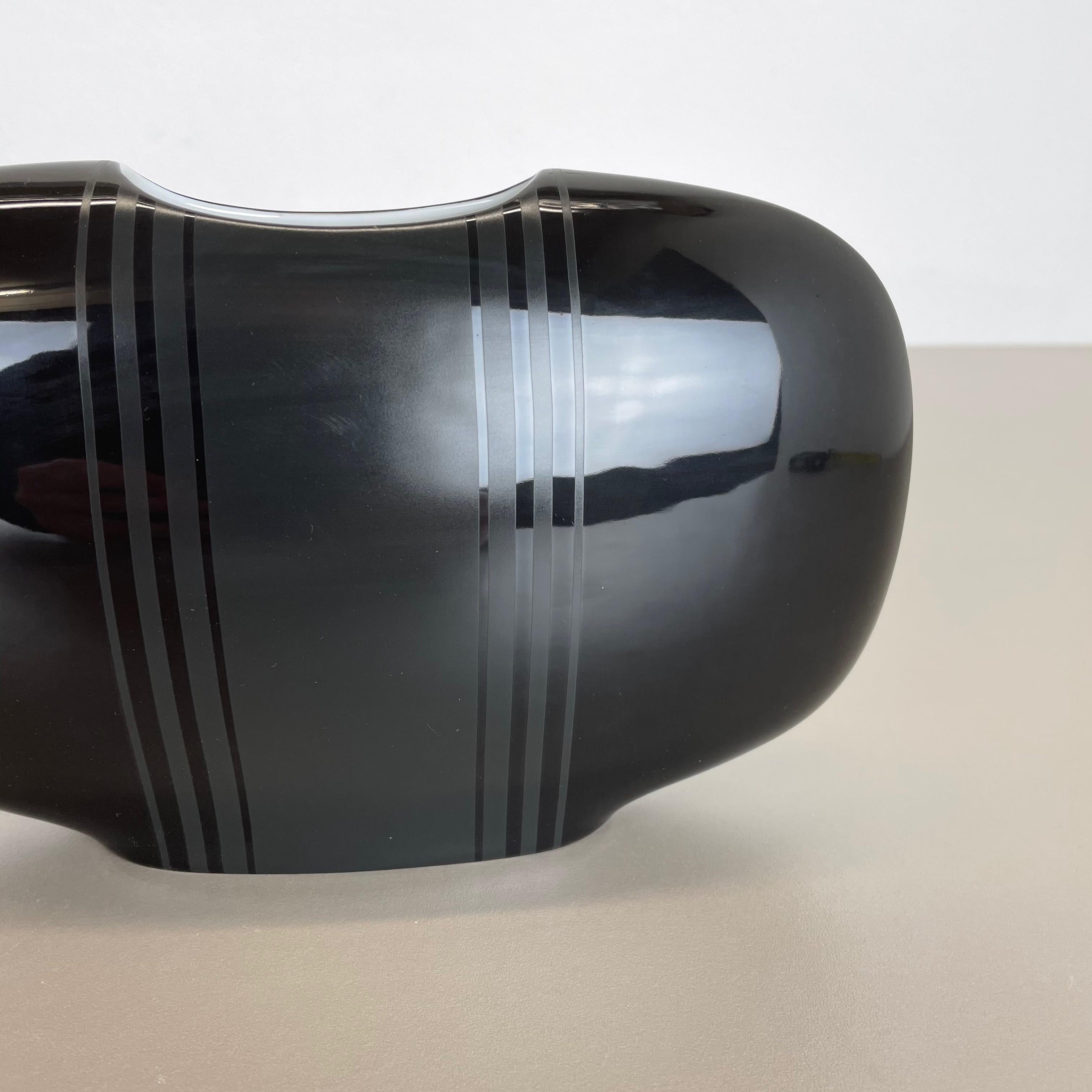 OP Art Vase black Porcelain by K. Dombrowski for Hutschenreuther, 1970s In Good Condition For Sale In Kirchlengern, DE