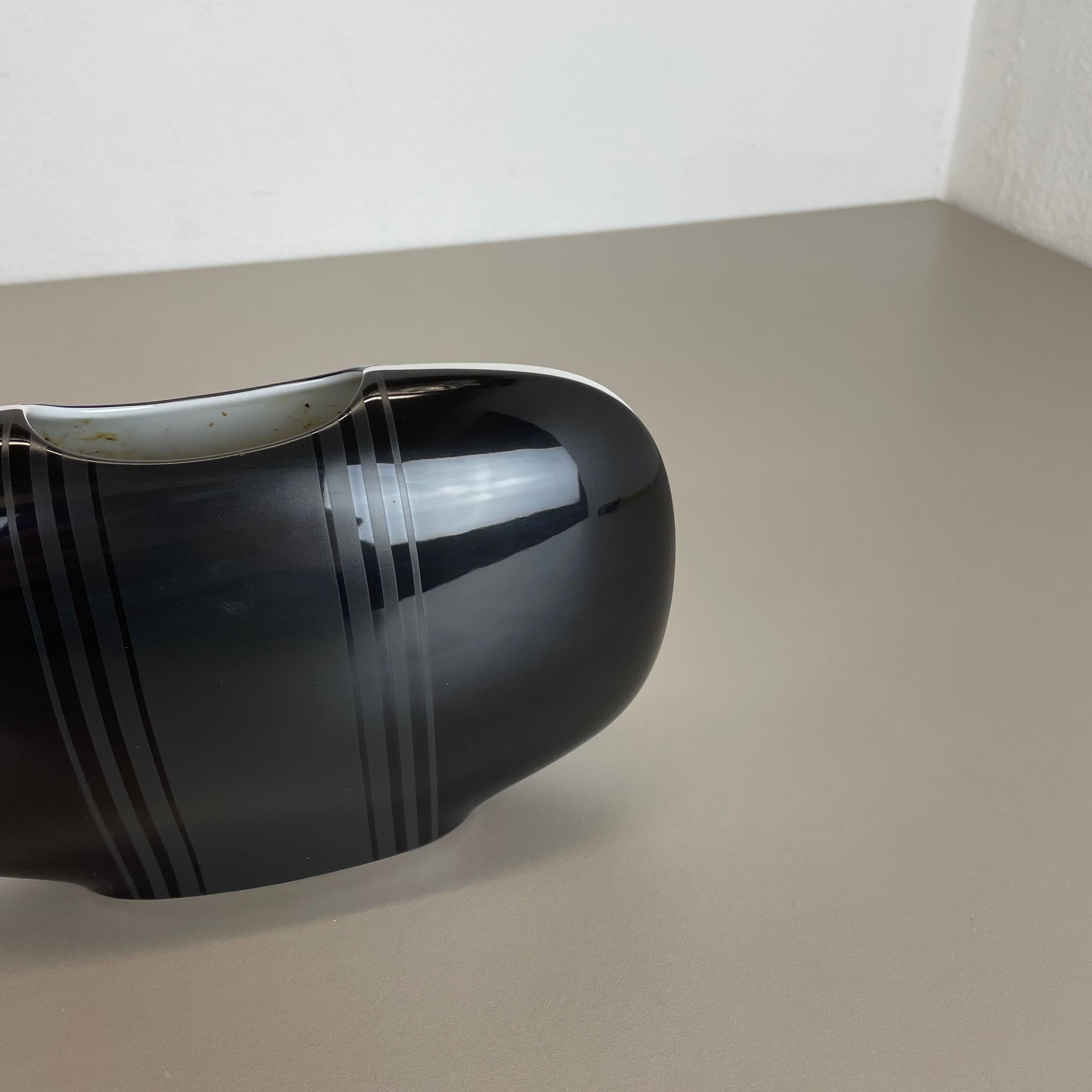 20th Century OP Art Vase black Porcelain by K. Dombrowski for Hutschenreuther, 1970s For Sale