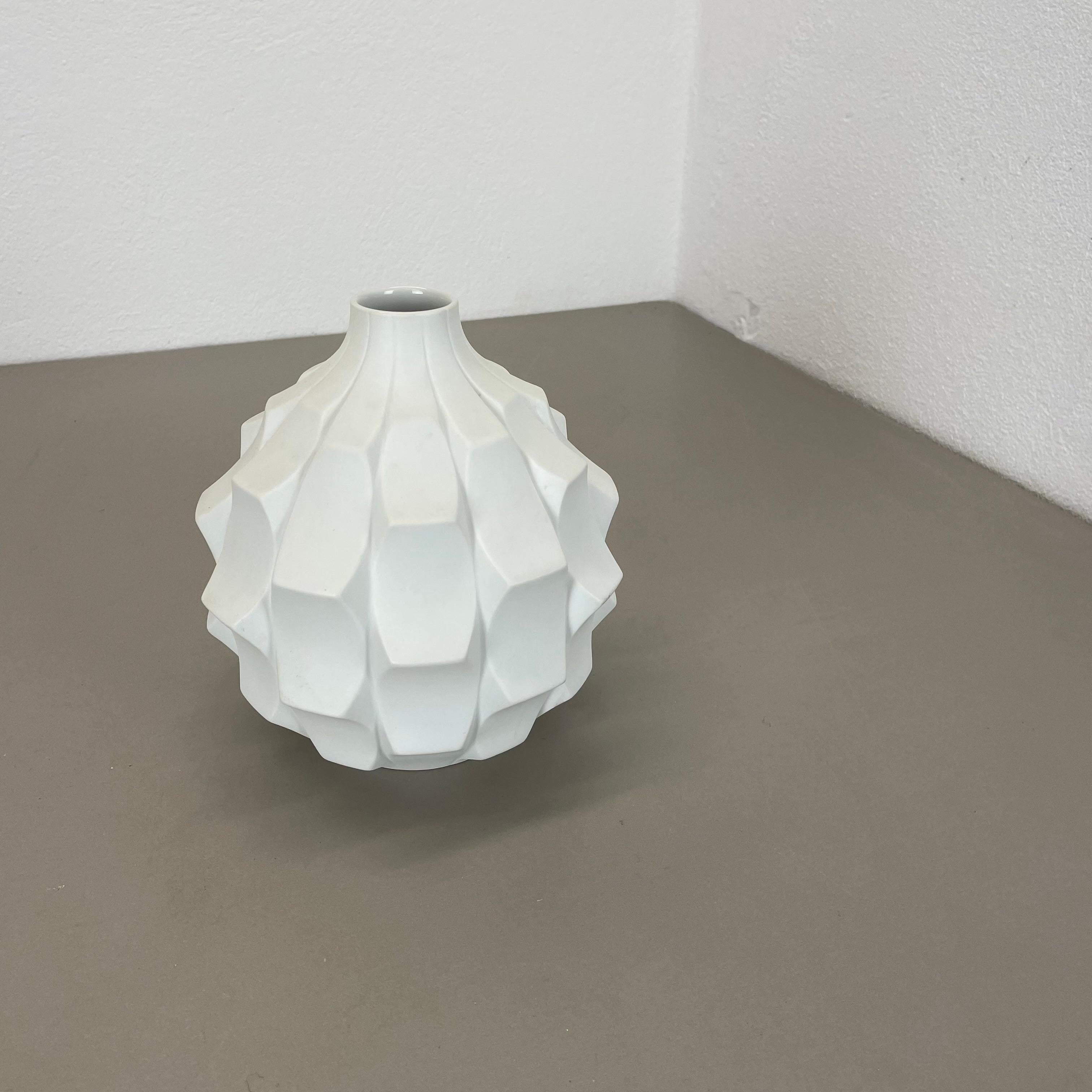 Mid-Century moderno OP Art Vaso Vaso in porcellana Heinrich Fuchs per Hutschenreuther, Germania, anni '70 in vendita