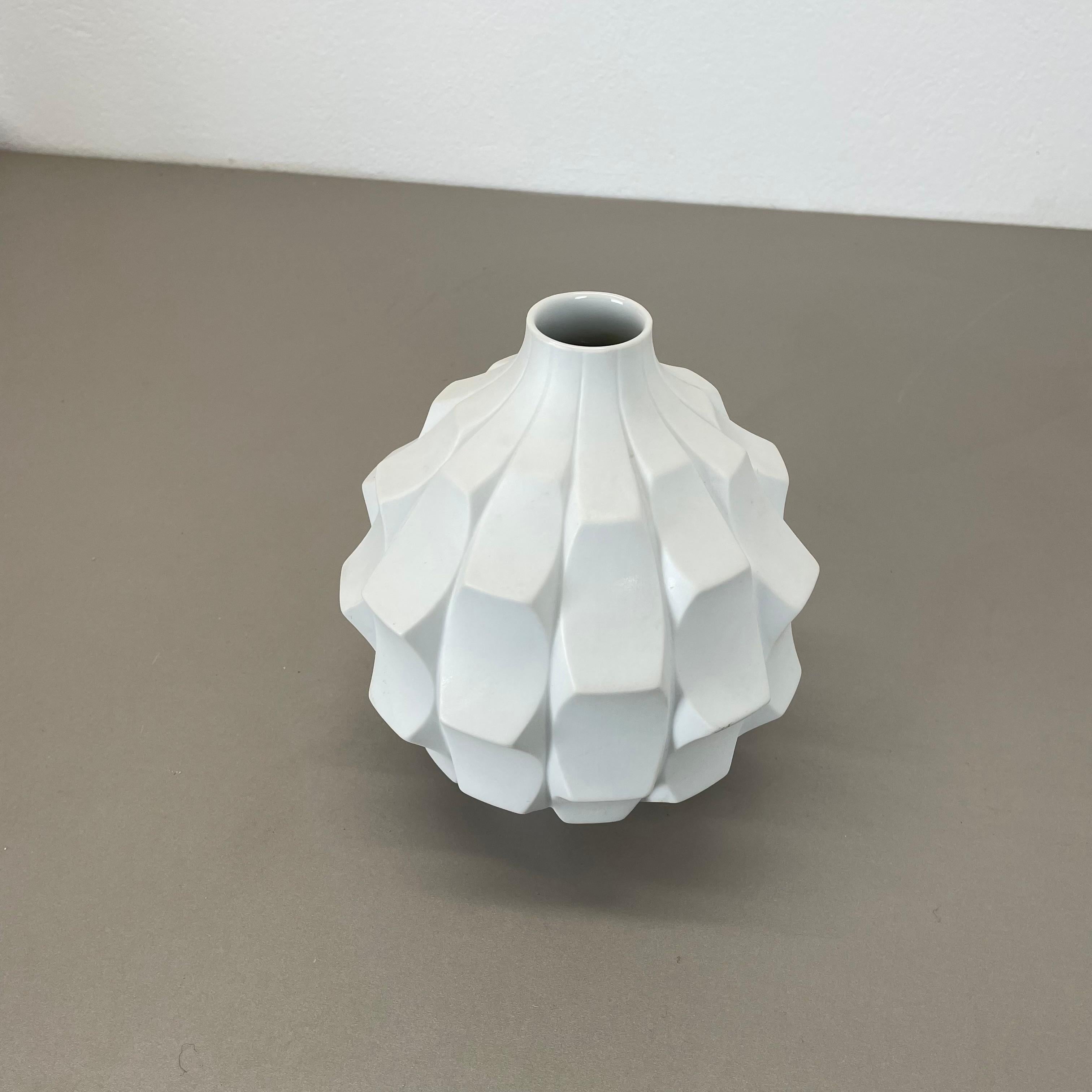 OP Art Vaso Vaso in porcellana Heinrich Fuchs per Hutschenreuther, Germania, anni '70 In condizioni buone in vendita a Kirchlengern, DE