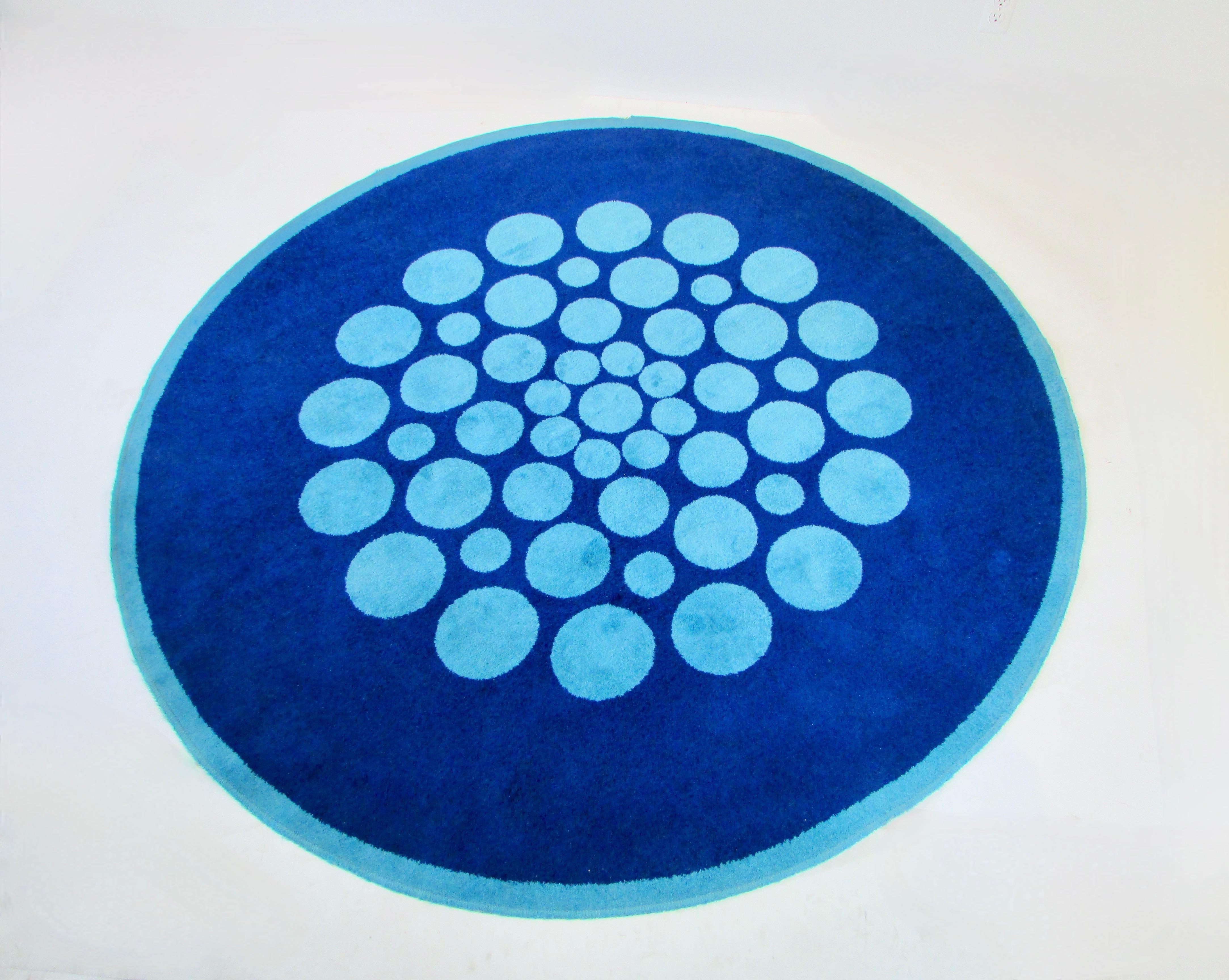 Op Pop Light Blue Circles on Darker Blue Field round Area Rug In Good Condition For Sale In Ferndale, MI