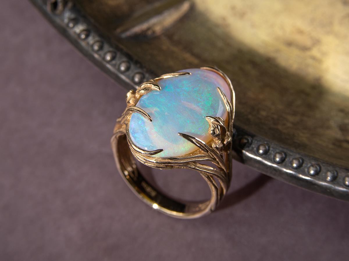 Opal Gold Ring Iris Art Nouveau Australian Opal Gift Unisex In New Condition In Berlin, DE