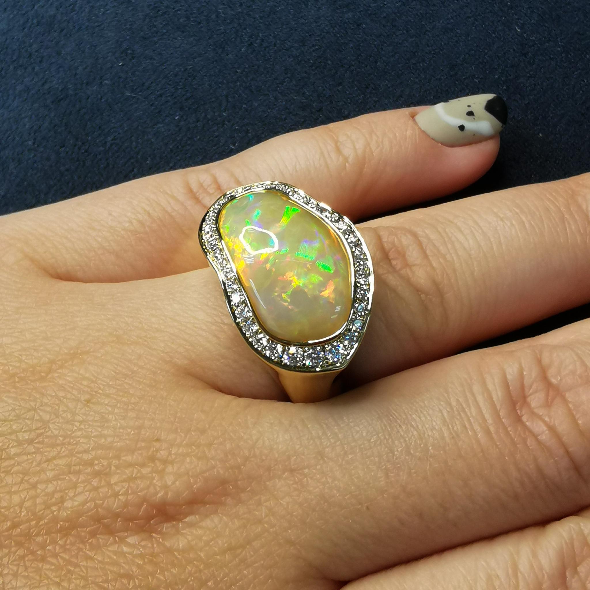 Opal 7.47 Carat Diamonds 18 Karat Yellow Gold Ring For Sale 2