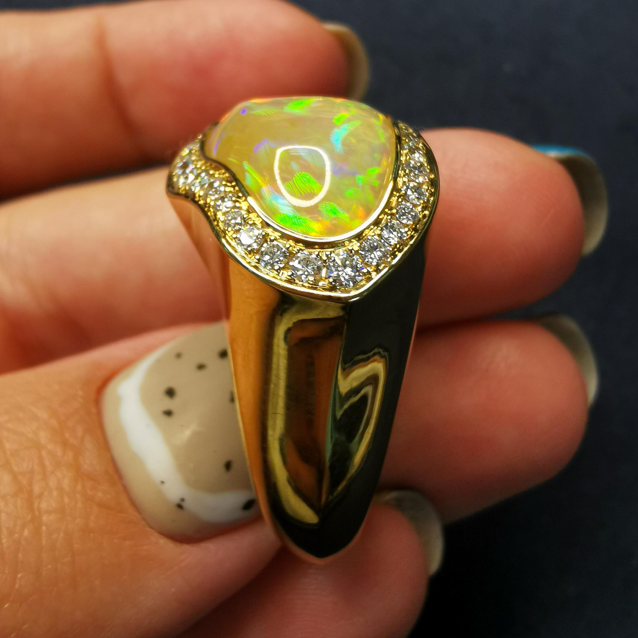 Opal 7,47 Karat Diamanten 18 Karat Gelbgold Ring Damen
