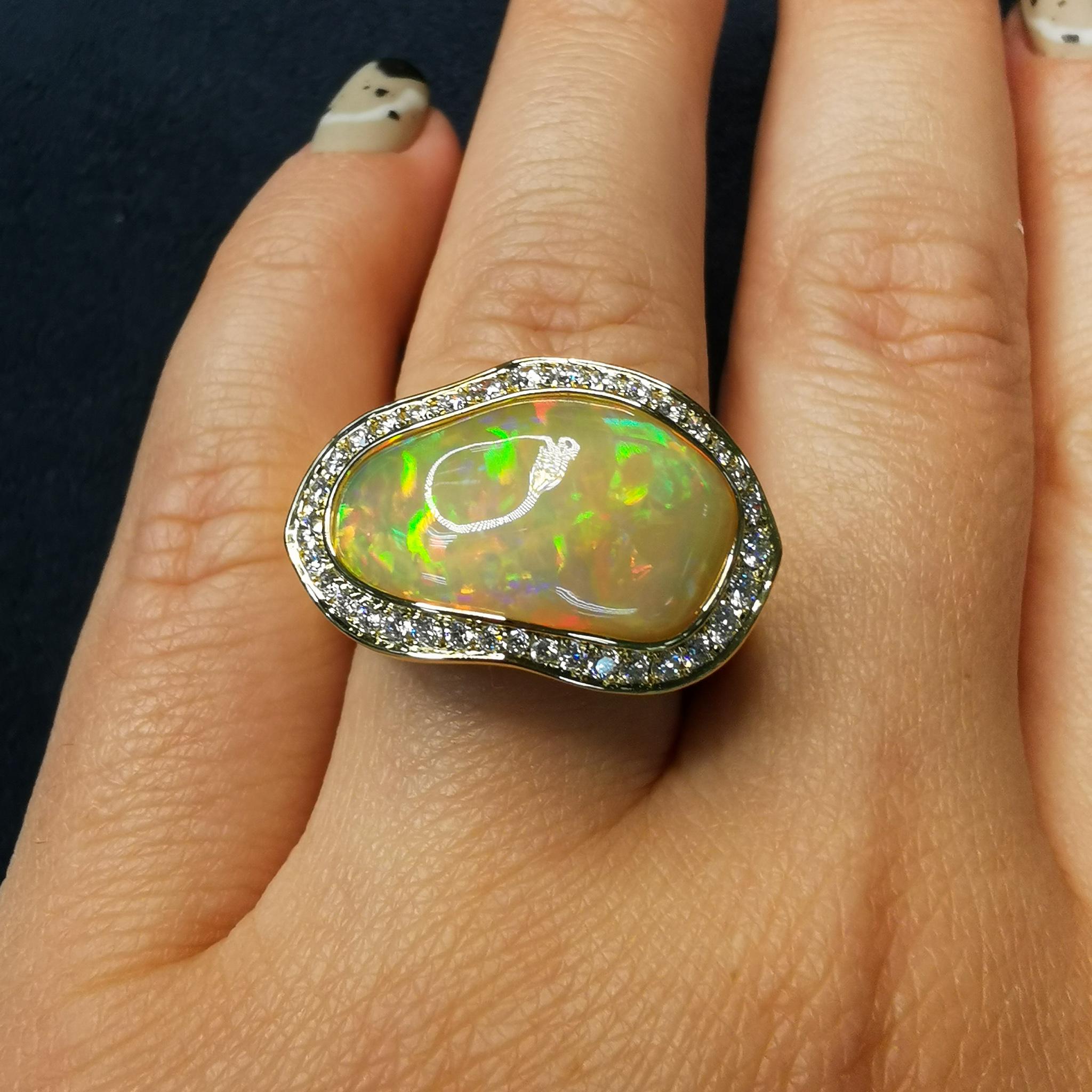 Women's Opal 7.47 Carat Diamonds 18 Karat Yellow Gold Ring For Sale