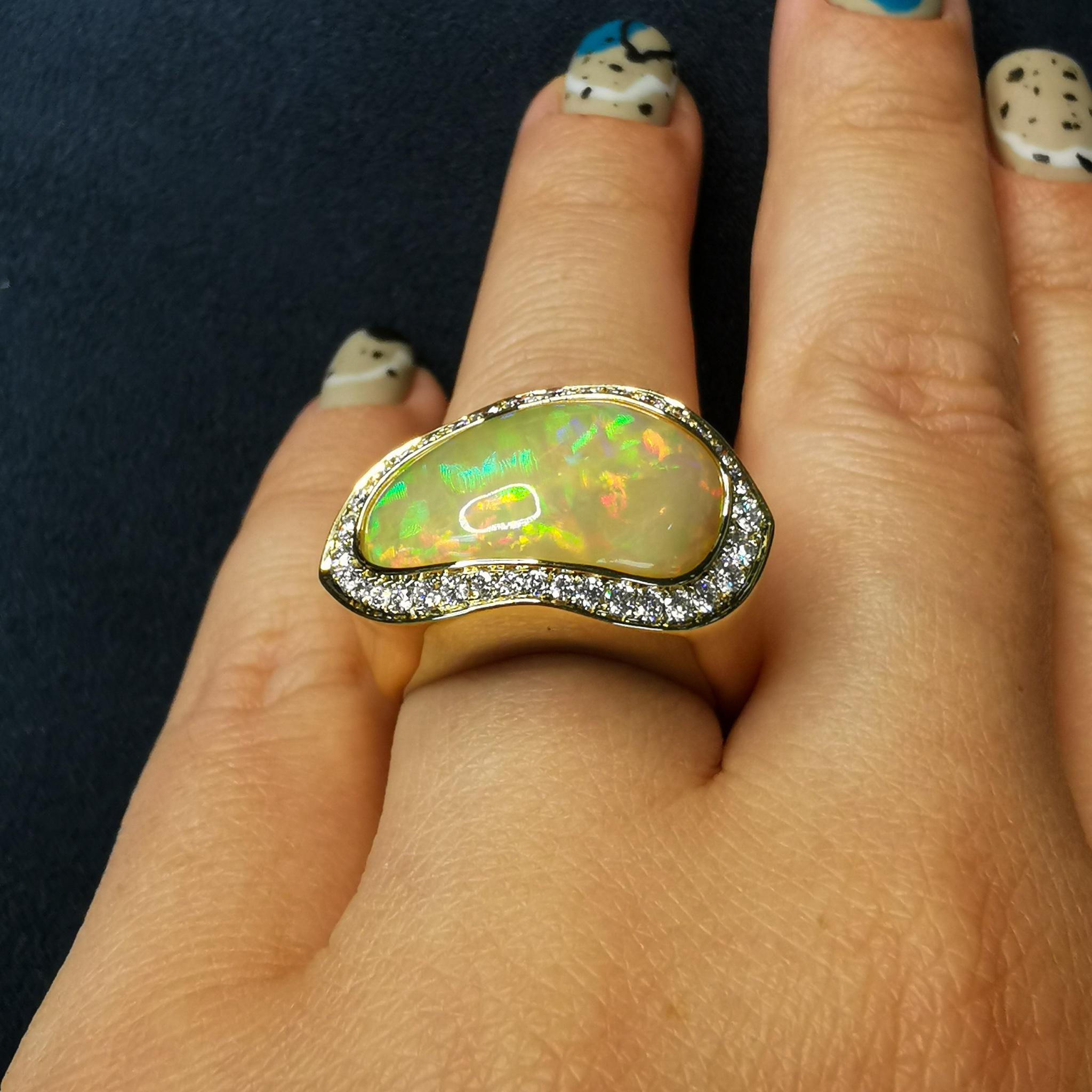 Opal 7.47 Carat Diamonds 18 Karat Yellow Gold Ring For Sale 1