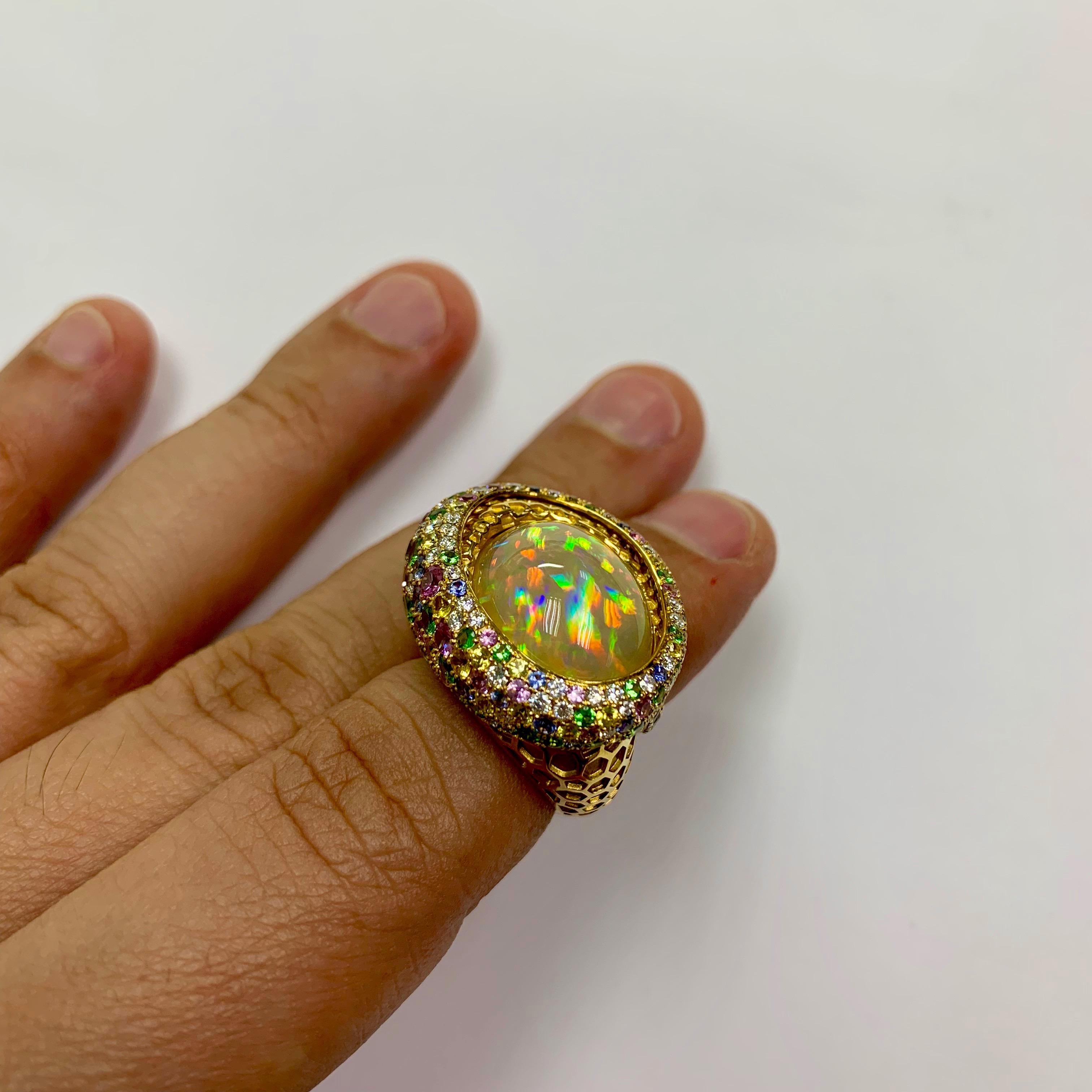 Opal 9.14 Carat Diamonds Sapphire 18 Karat Yellow Gold Honeycombs Ring For Sale 4