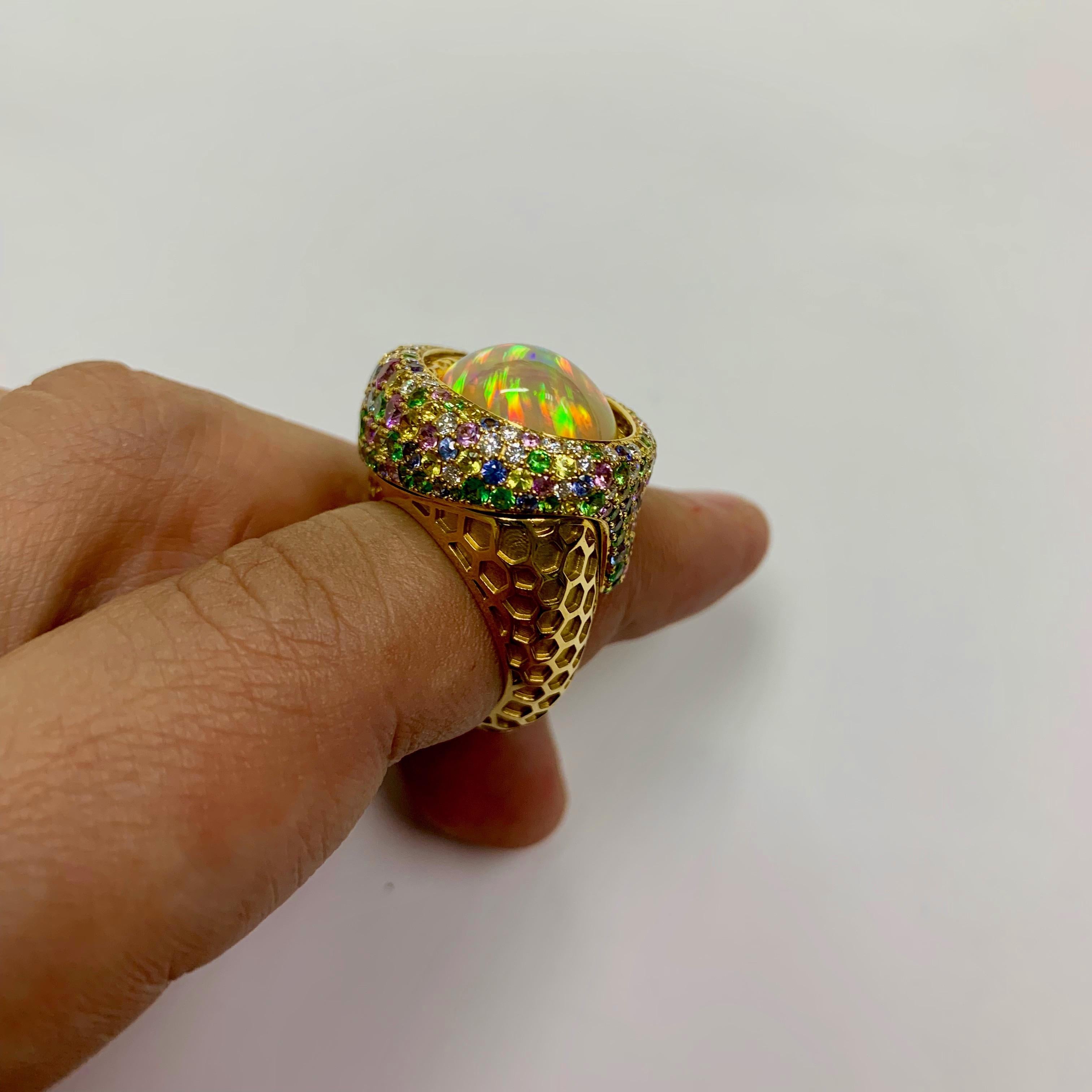 Opal 9.14 Carat Diamonds Sapphire 18 Karat Yellow Gold Honeycombs Ring In New Condition For Sale In Bangkok, TH