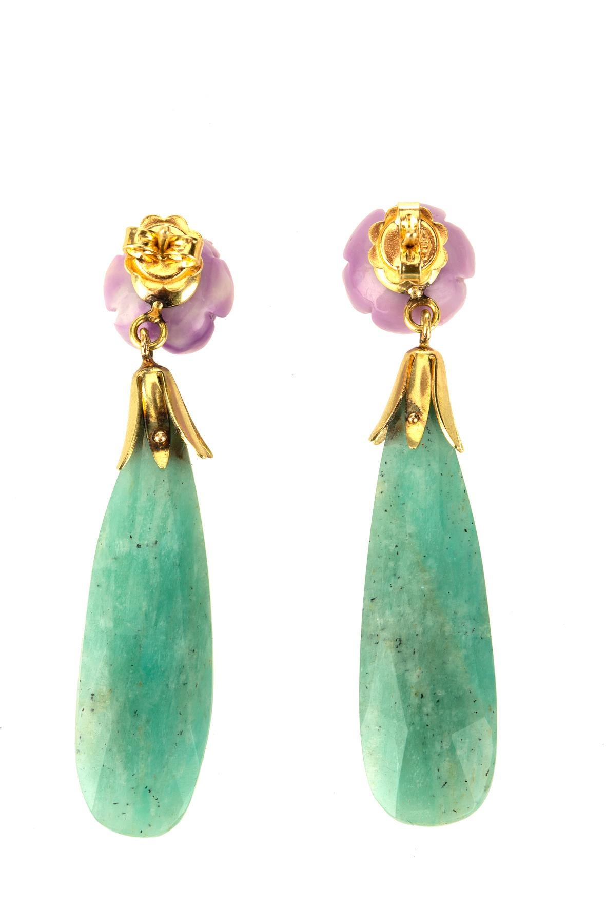 Opal carved lotus flower and amazzonite faced drops, 18 kt gold gr. 4,80 earrings.
All Giulia Colussi jewelry is new and has never been previously owned or worn. Each item will arrive at your door beautifully gift wrapped in our boxes, put inside an