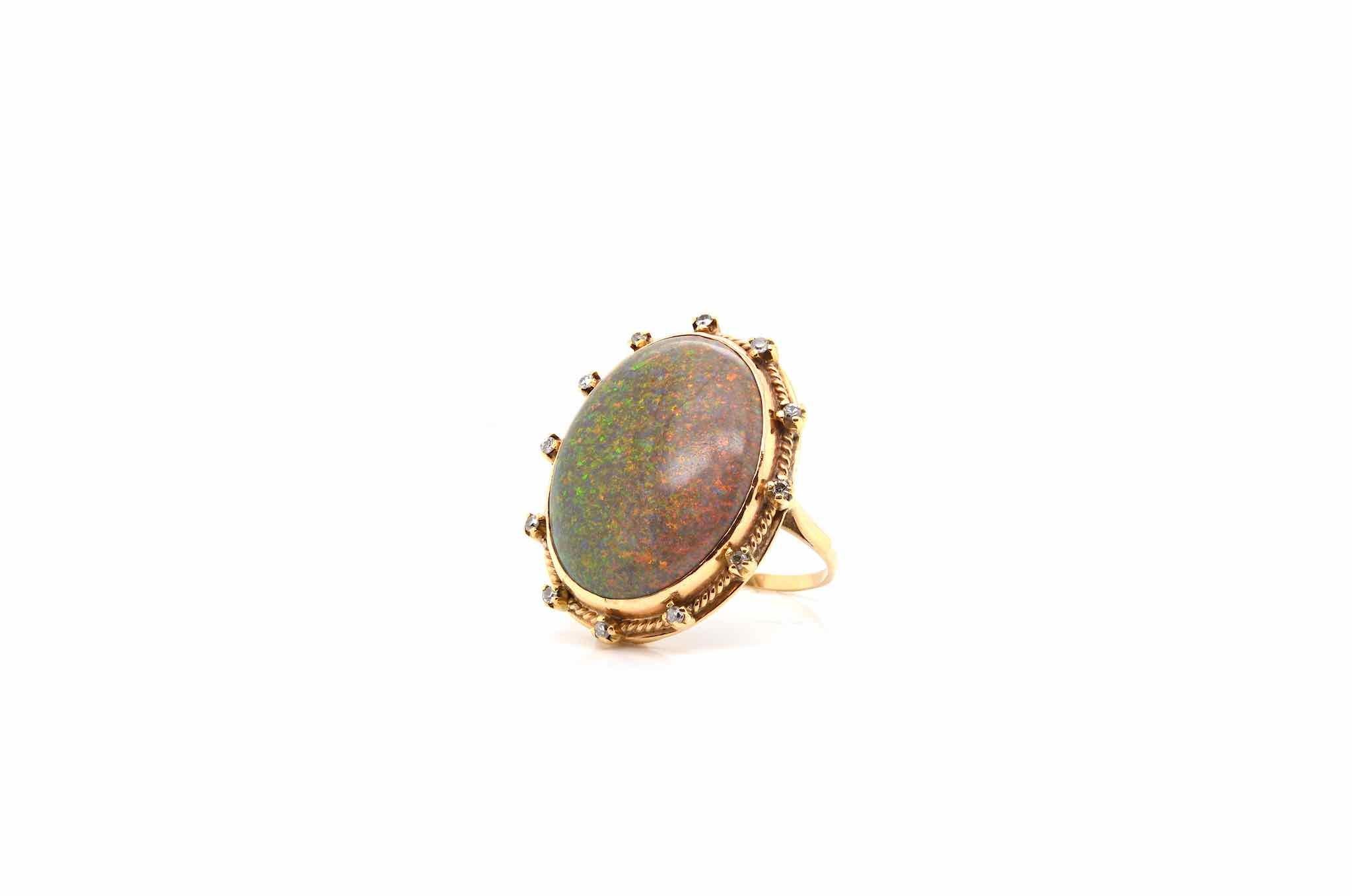 Opal and 8x8 cut diamonds ring in 18k gold In Good Condition For Sale In PARIS, FR