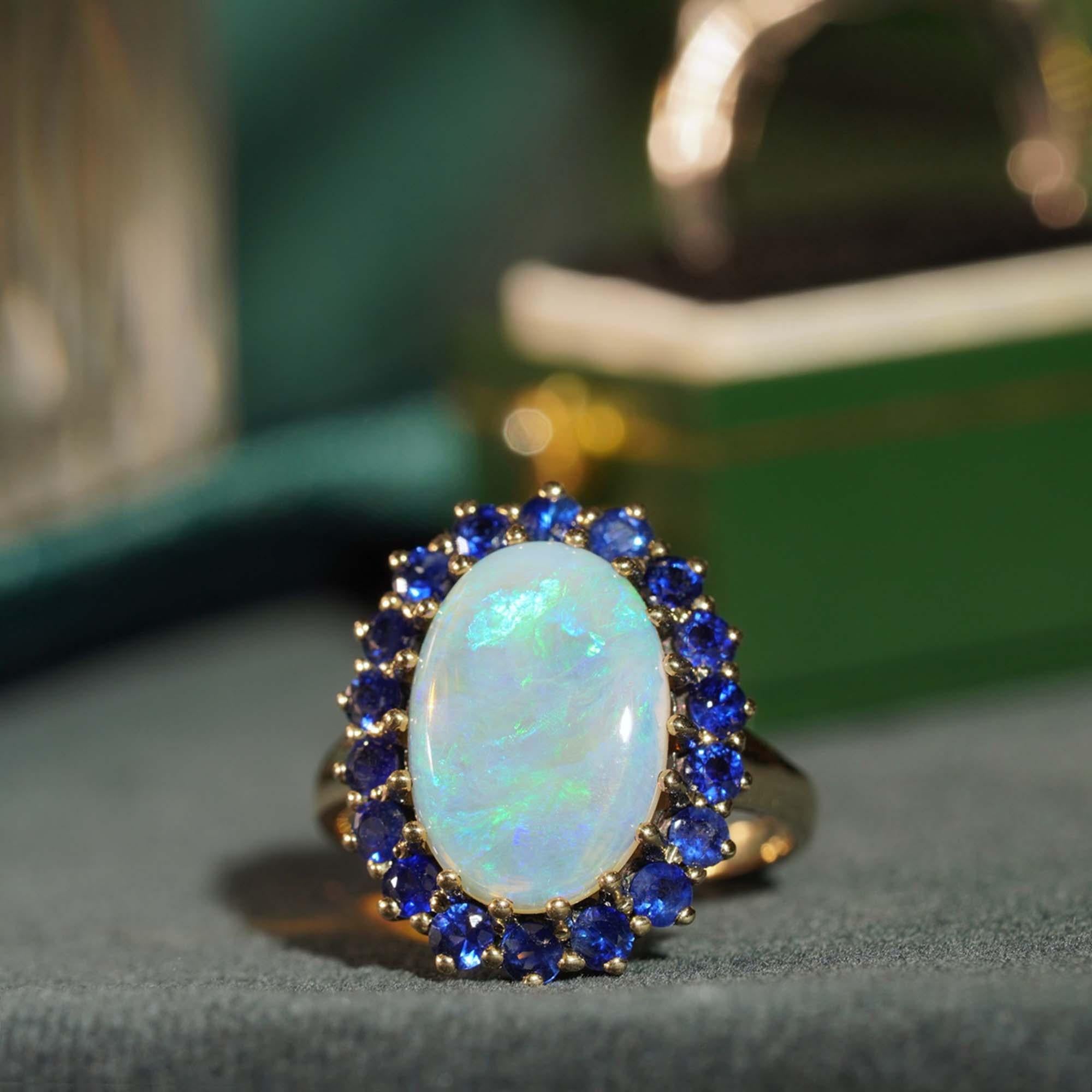 Taille ovale Bague de cocktail en or jaune 14 carats, opale et saphir bleu, style vintage en vente