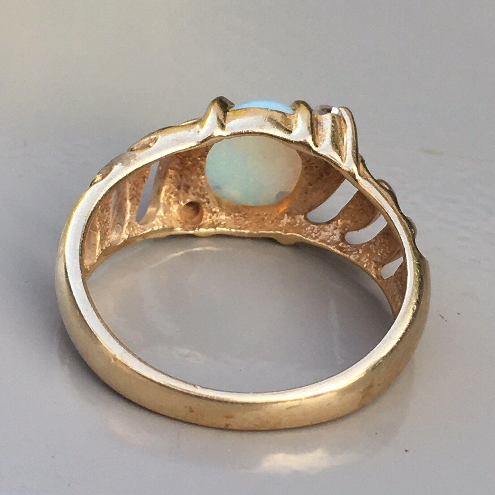 Opal und Diamant 14 Karat Gelbgold Vintage-Ring um 1960er Jahre (Zeitgenössisch)
