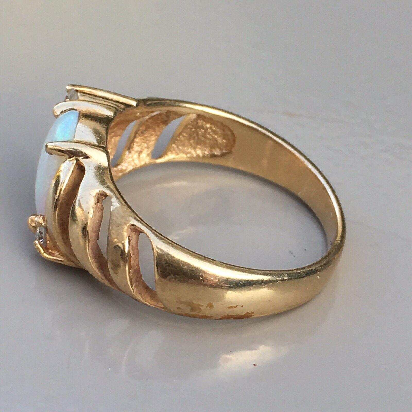 Opal und Diamant 14 Karat Gelbgold Vintage-Ring um 1960er Jahre (Rundschliff)
