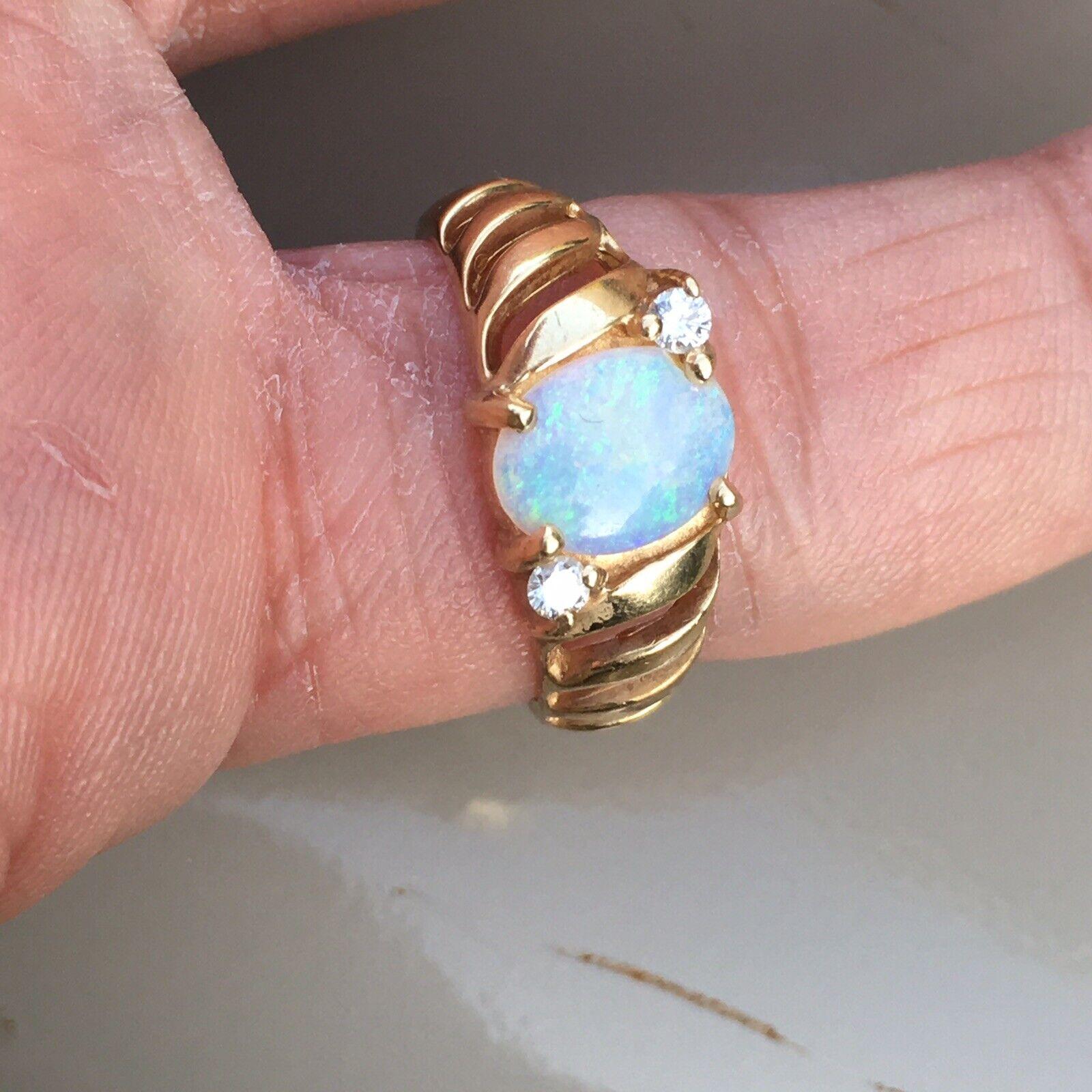 Opal und Diamant 14 Karat Gelbgold Vintage-Ring um 1960er Jahre im Zustand „Gut“ in Los Angeles, CA