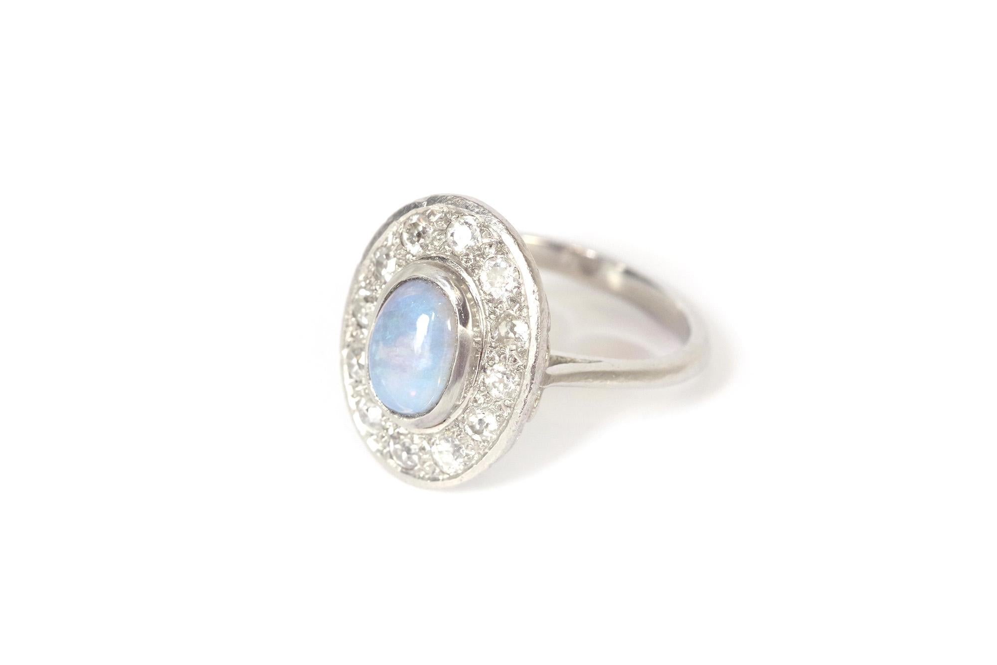 Art Déco Anello Art Deco in platino con opale e diamanti, anello a grappolo, anni '30 in vendita