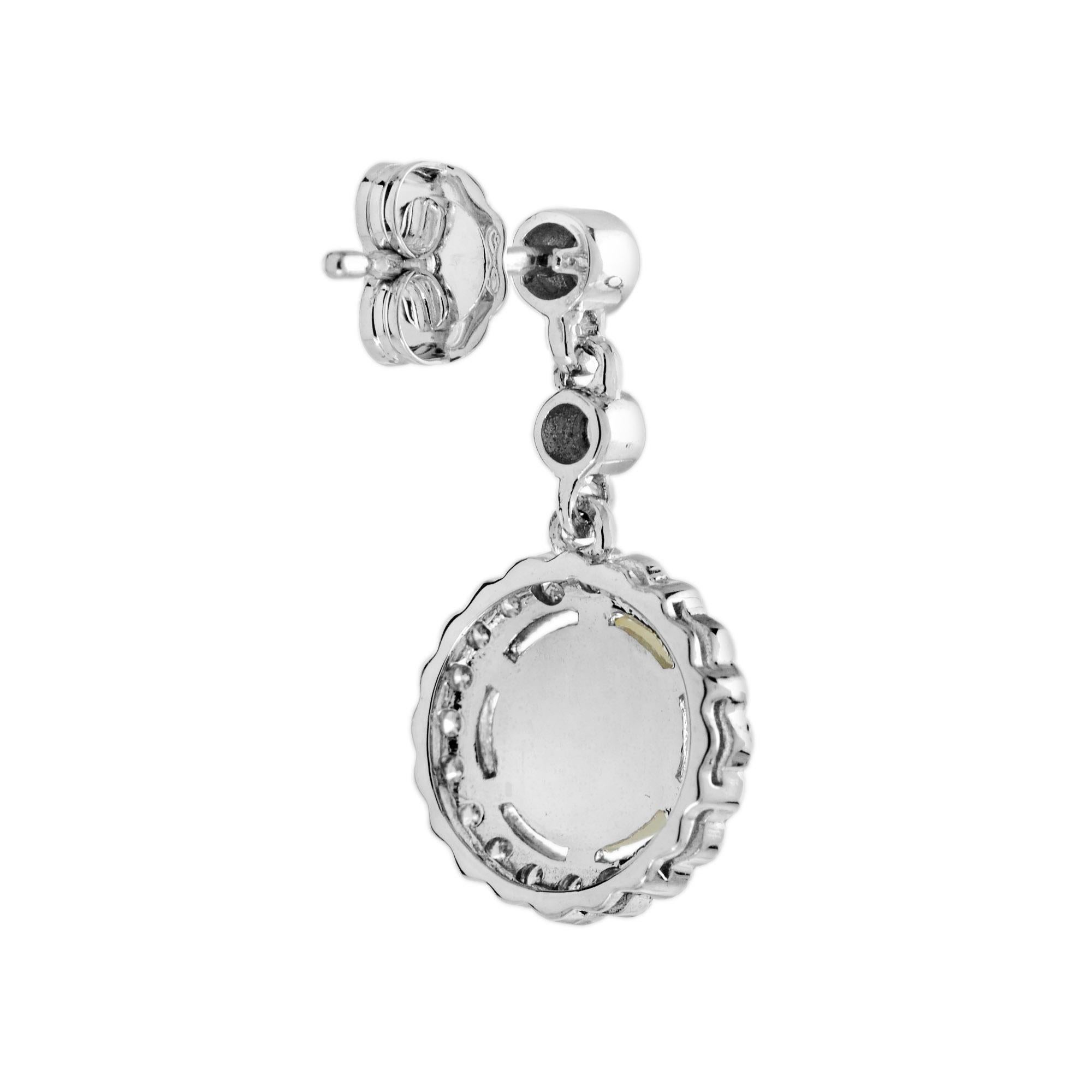 Taille ronde Boucles d'oreilles pendantes Halo en or blanc 14 carats avec opale et diamant de style Art Déco en vente