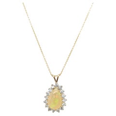 Pendentif en or jaune 18ct avec opale et diamant en grappe