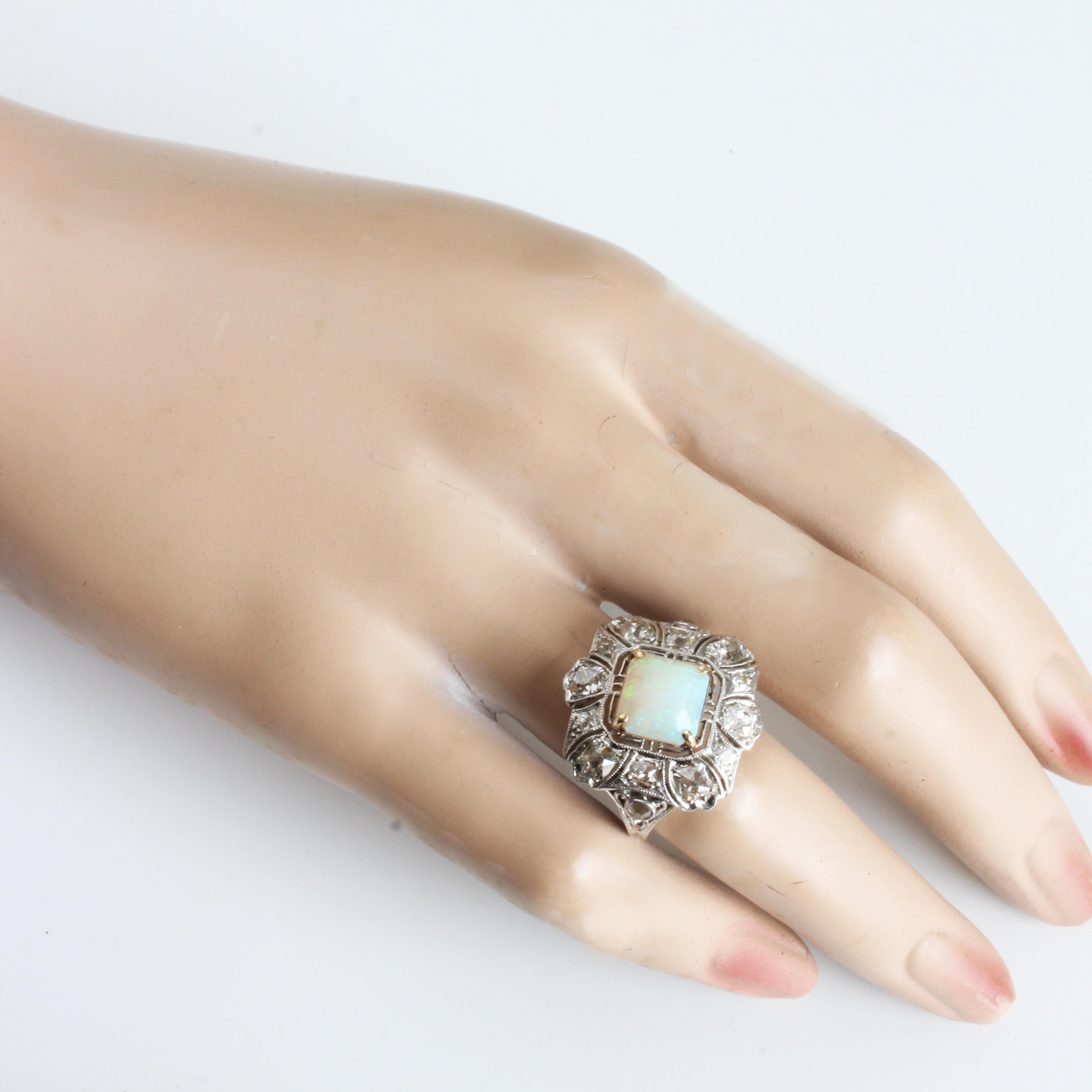 Anillo de Cóctel de Ópalo y Diamantes Estilo Art Decó Vintage Platino Raro Principios del Siglo XX en Bastante bueno estado para la venta en Port Saint Lucie, FL