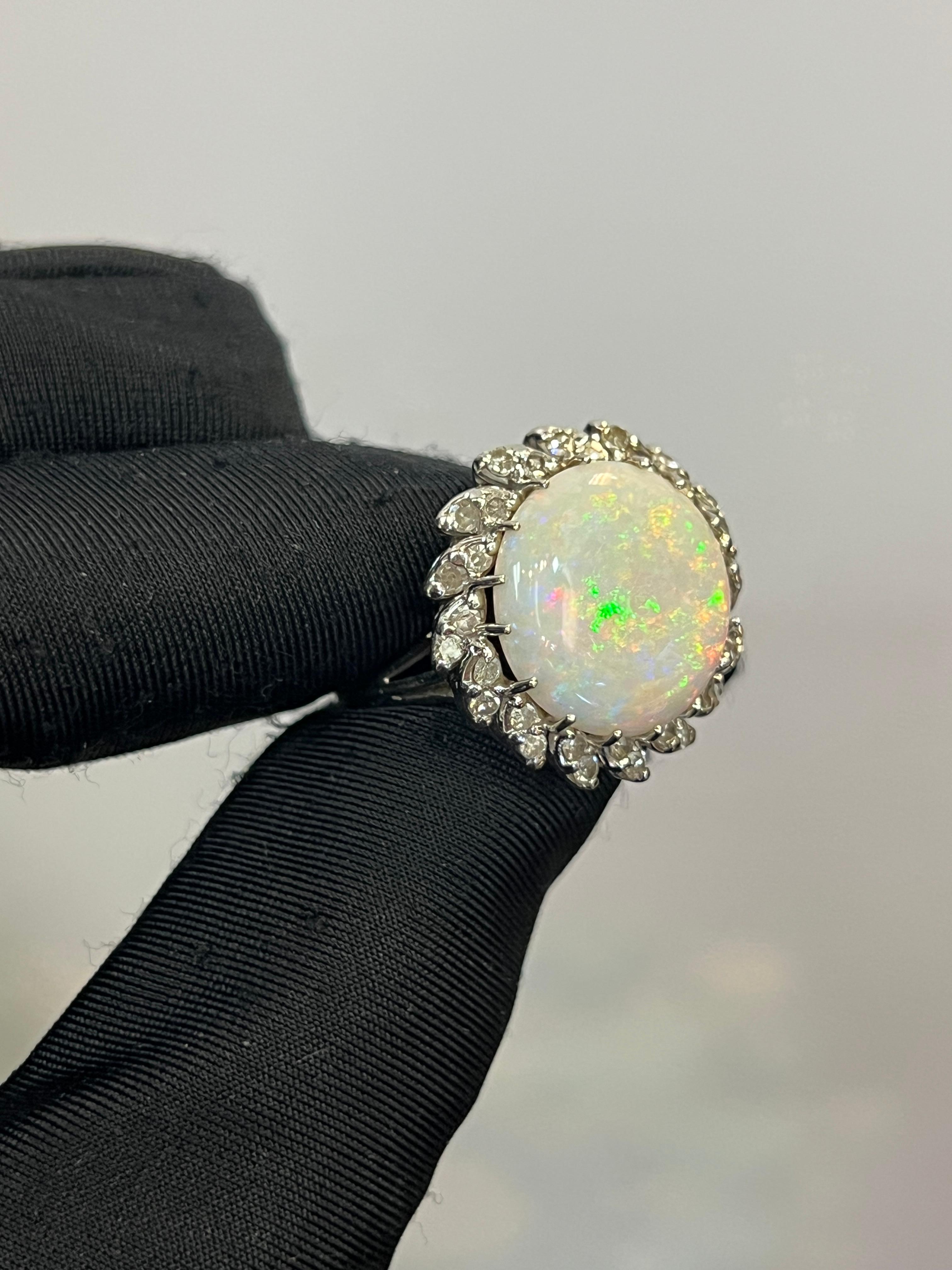 Taille mixte Bague cocktail en opale et diamants en vente